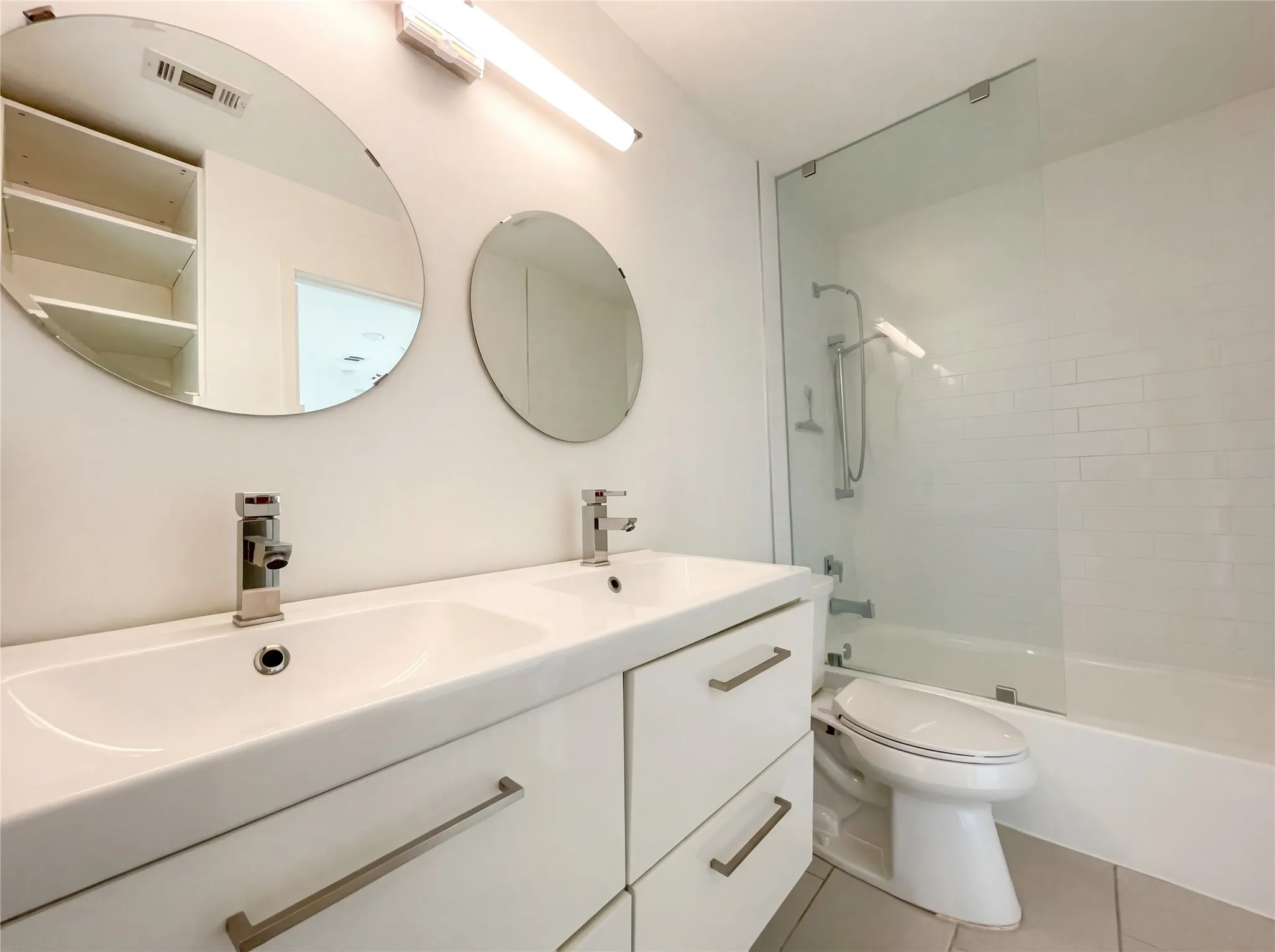 Single Family Residence For Sale in Collin County , 7121 Winding Creek Road, Dallas, Texas 75252, 3 Bedroom, 3 Bathroom, Garage spaces, 2,512 Sqft, built in 1973, mls#21228362, Real Estate Agent in Dallas, Homes For Sale in Collin county, Homes For Sale in Dallas, Realtor in Dallas Texas, Real Estate Brokerage Independent Realty Texas, Luminita Cordes Realtor