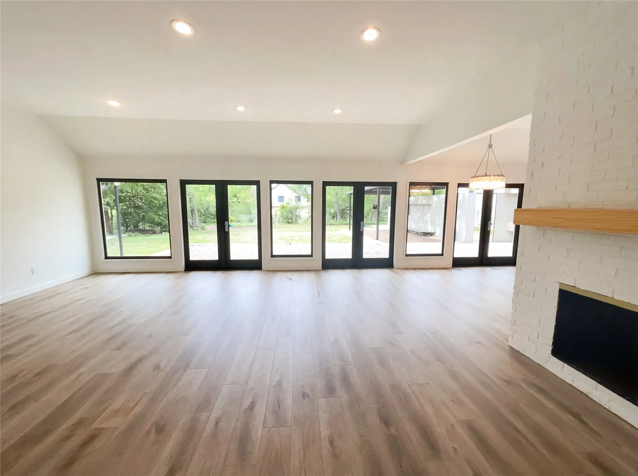 Single Family Residence For Sale in Collin County , 7121 Winding Creek Road, Dallas, Texas 75252, 3 Bedroom, 3 Bathroom, Garage spaces, 2,512 Sqft, built in 1973, mls#21228362, Real Estate Agent in Dallas, Homes For Sale in Collin county, Homes For Sale in Dallas, Realtor in Dallas Texas, Real Estate Brokerage Independent Realty Texas, Luminita Cordes Realtor