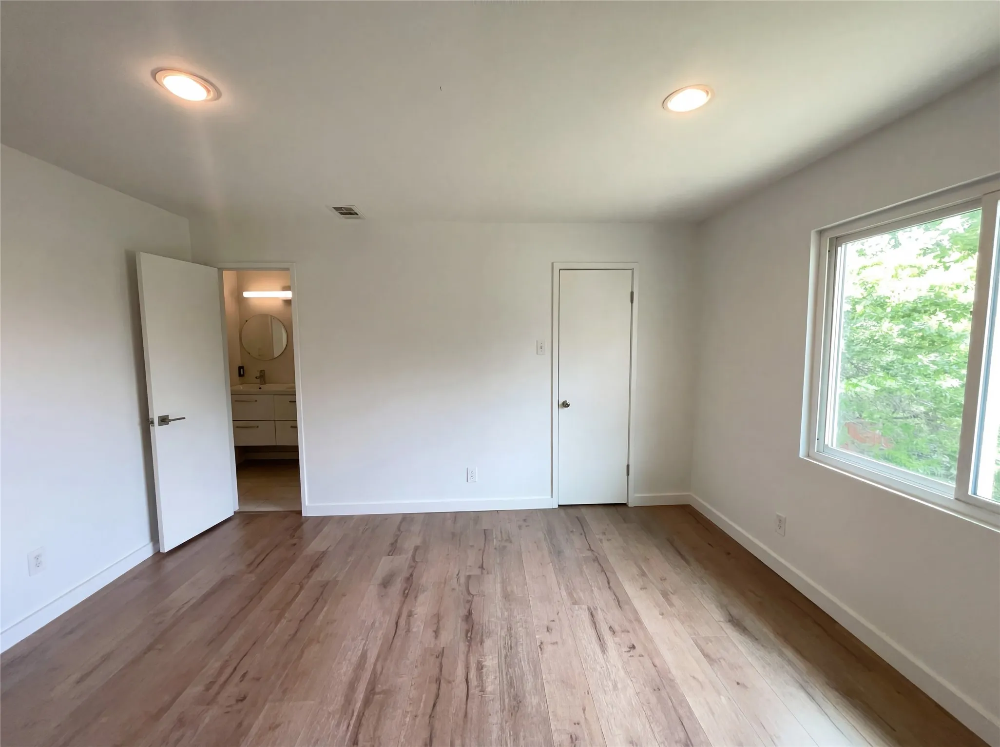 Single Family Residence For Sale in Collin County , 7121 Winding Creek Road, Dallas, Texas 75252, 3 Bedroom, 3 Bathroom, Garage spaces, 2,512 Sqft, built in 1973, mls#21228362, Real Estate Agent in Dallas, Homes For Sale in Collin county, Homes For Sale in Dallas, Realtor in Dallas Texas, Real Estate Brokerage Independent Realty Texas, Luminita Cordes Realtor