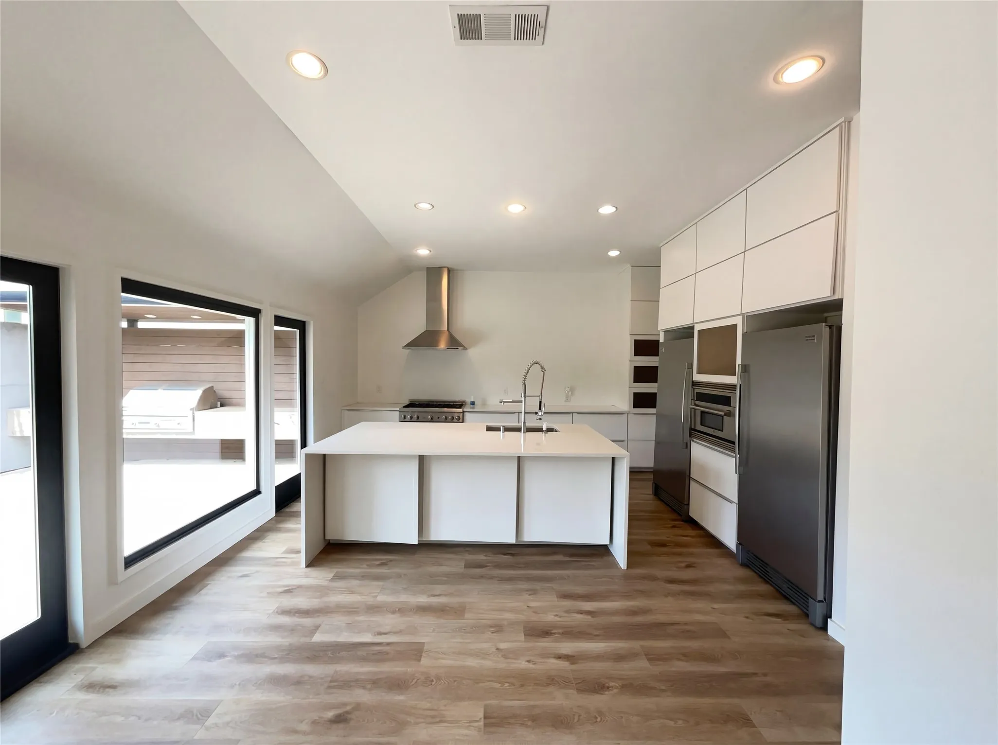 Single Family Residence For Sale in Collin County , 7121 Winding Creek Road, Dallas, Texas 75252, 3 Bedroom, 3 Bathroom, Garage spaces, 2,512 Sqft, built in 1973, mls#21228362, Real Estate Agent in Dallas, Homes For Sale in Collin county, Homes For Sale in Dallas, Realtor in Dallas Texas, Real Estate Brokerage Independent Realty Texas, Luminita Cordes Realtor