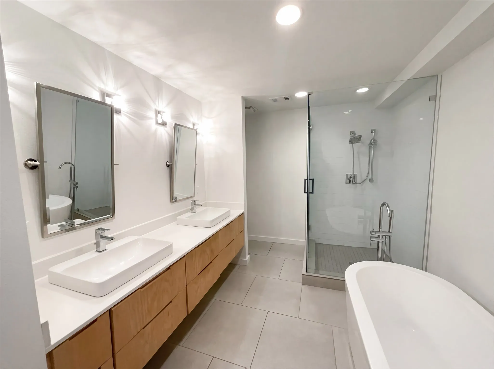 Single Family Residence For Sale in Collin County , 7121 Winding Creek Road, Dallas, Texas 75252, 3 Bedroom, 3 Bathroom, Garage spaces, 2,512 Sqft, built in 1973, mls#21228362, Real Estate Agent in Dallas, Homes For Sale in Collin county, Homes For Sale in Dallas, Realtor in Dallas Texas, Real Estate Brokerage Independent Realty Texas, Luminita Cordes Realtor
