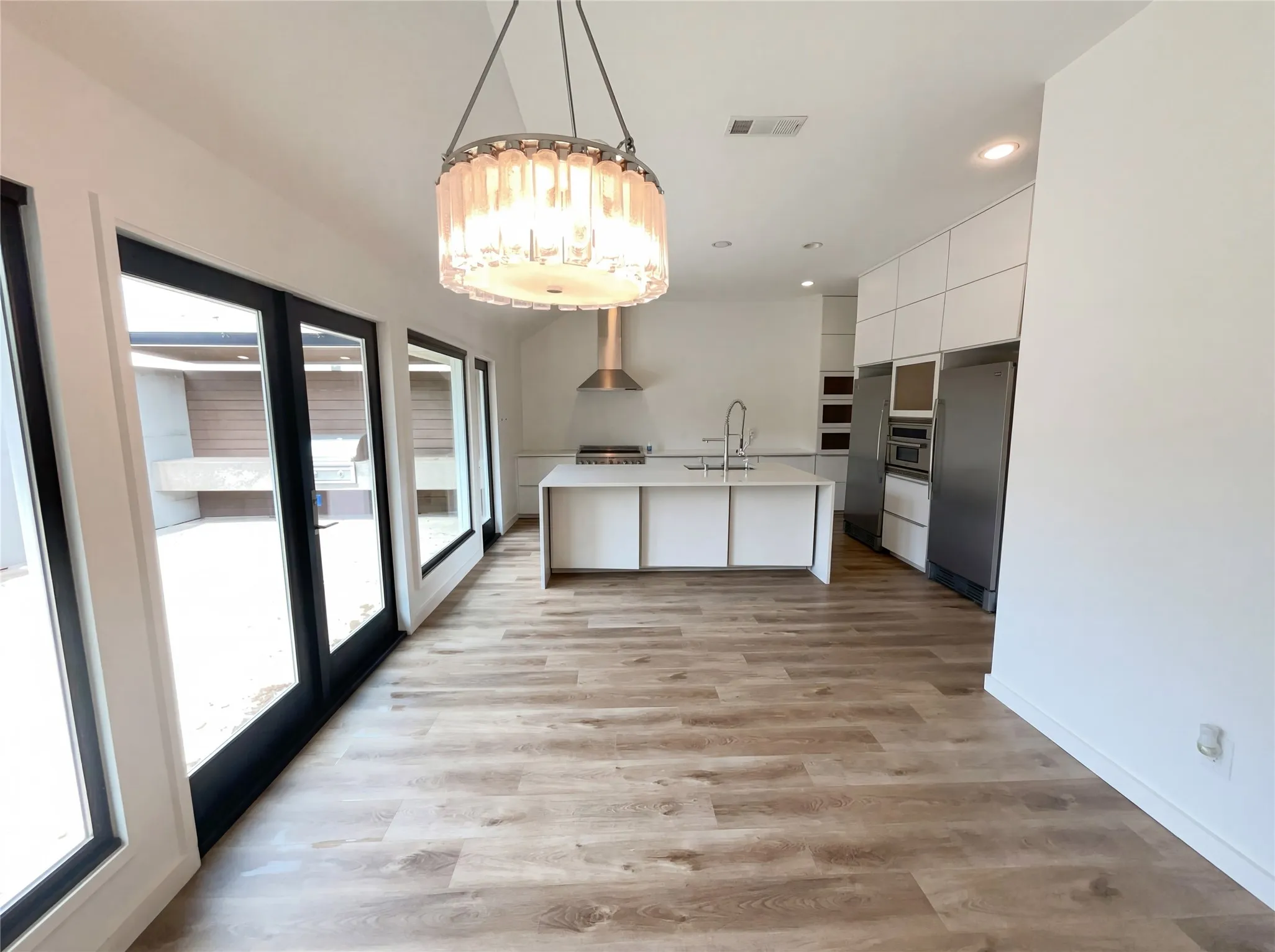 Single Family Residence For Sale in Collin County , 7121 Winding Creek Road, Dallas, Texas 75252, 3 Bedroom, 3 Bathroom, Garage spaces, 2,512 Sqft, built in 1973, mls#21228362, Real Estate Agent in Dallas, Homes For Sale in Collin county, Homes For Sale in Dallas, Realtor in Dallas Texas, Real Estate Brokerage Independent Realty Texas, Luminita Cordes Realtor