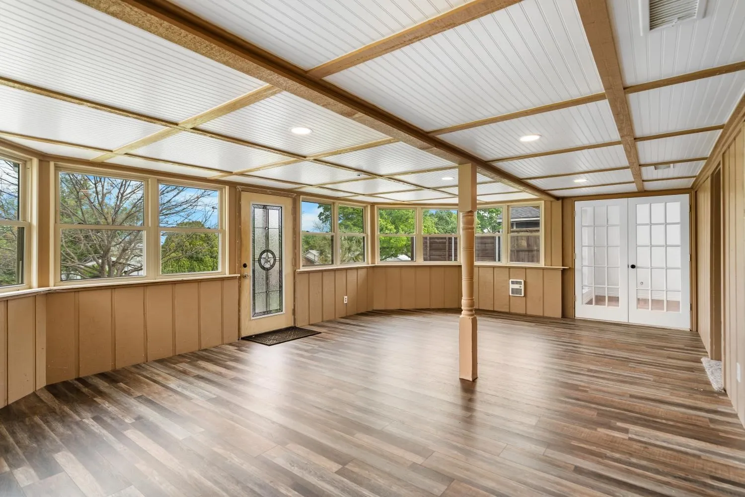 Single Family Residence For Sale in Dallas County , 525 Pecan Lane, Rowlett, Texas 75089, 4 Bedroom, 3 Bathroom, Garage spaces, 2,382 Sqft, built in 1973, Preowned, mls#21228370, Real Estate Agent in Rowlett, Homes For Sale in Dallas county, Homes For Sale in Rowlett, Realtor in Rowlett Texas, Real Estate Brokerage Independent Realty Texas, Luminita Cordes Realtor