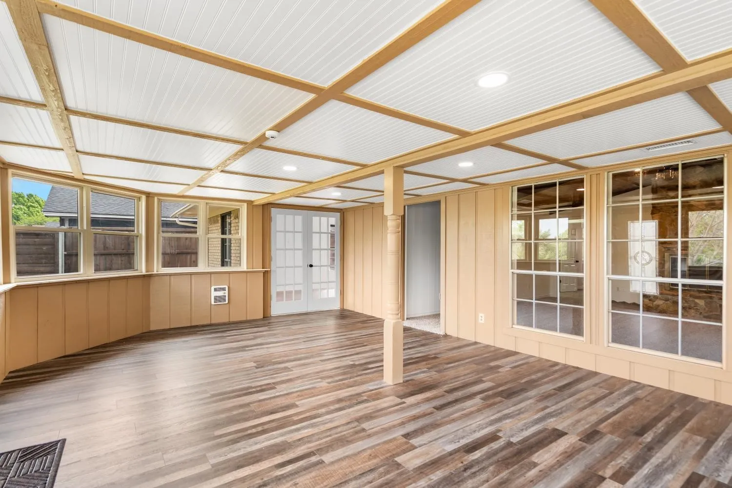 Single Family Residence For Sale in Dallas County , 525 Pecan Lane, Rowlett, Texas 75089, 4 Bedroom, 3 Bathroom, Garage spaces, 2,382 Sqft, built in 1973, Preowned, mls#21228370, Real Estate Agent in Rowlett, Homes For Sale in Dallas county, Homes For Sale in Rowlett, Realtor in Rowlett Texas, Real Estate Brokerage Independent Realty Texas, Luminita Cordes Realtor