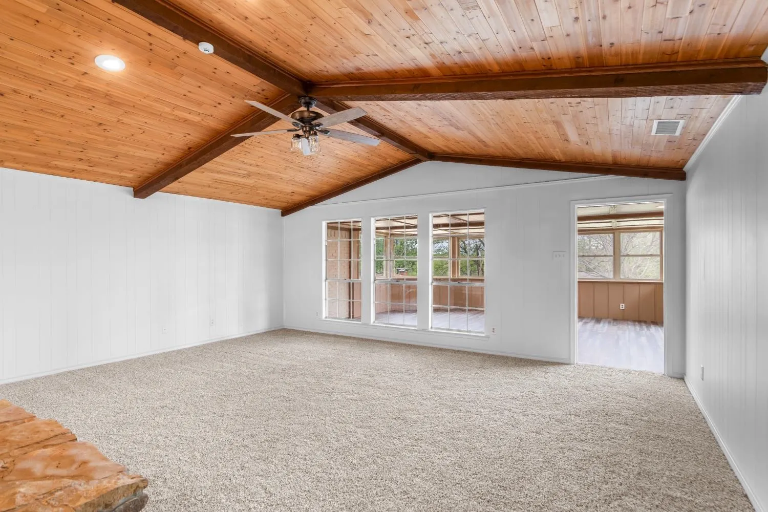 Single Family Residence For Sale in Dallas County , 525 Pecan Lane, Rowlett, Texas 75089, 4 Bedroom, 3 Bathroom, Garage spaces, 2,382 Sqft, built in 1973, Preowned, mls#21228370, Real Estate Agent in Rowlett, Homes For Sale in Dallas county, Homes For Sale in Rowlett, Realtor in Rowlett Texas, Real Estate Brokerage Independent Realty Texas, Luminita Cordes Realtor