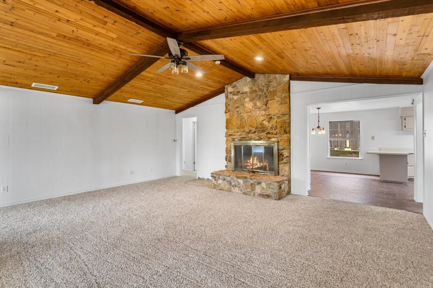 Single Family Residence For Sale in Dallas County , 525 Pecan Lane, Rowlett, Texas 75089, 4 Bedroom, 3 Bathroom, Garage spaces, 2,382 Sqft, built in 1973, Preowned, mls#21228370, Real Estate Agent in Rowlett, Homes For Sale in Dallas county, Homes For Sale in Rowlett, Realtor in Rowlett Texas, Real Estate Brokerage Independent Realty Texas, Luminita Cordes Realtor