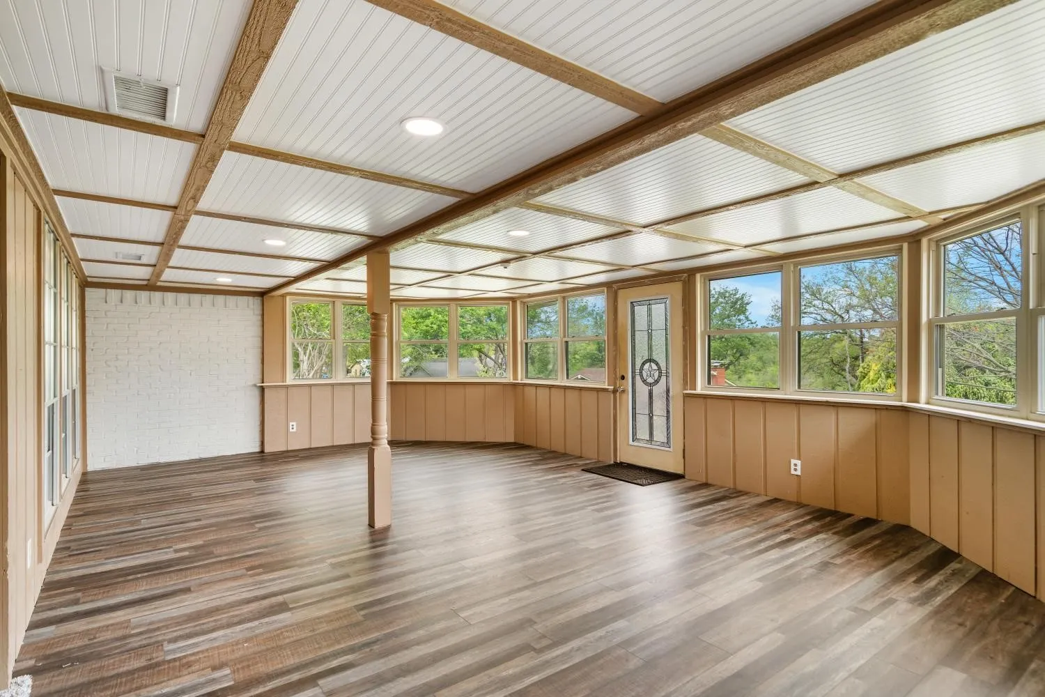 Single Family Residence For Sale in Dallas County , 525 Pecan Lane, Rowlett, Texas 75089, 4 Bedroom, 3 Bathroom, Garage spaces, 2,382 Sqft, built in 1973, Preowned, mls#21228370, Real Estate Agent in Rowlett, Homes For Sale in Dallas county, Homes For Sale in Rowlett, Realtor in Rowlett Texas, Real Estate Brokerage Independent Realty Texas, Luminita Cordes Realtor