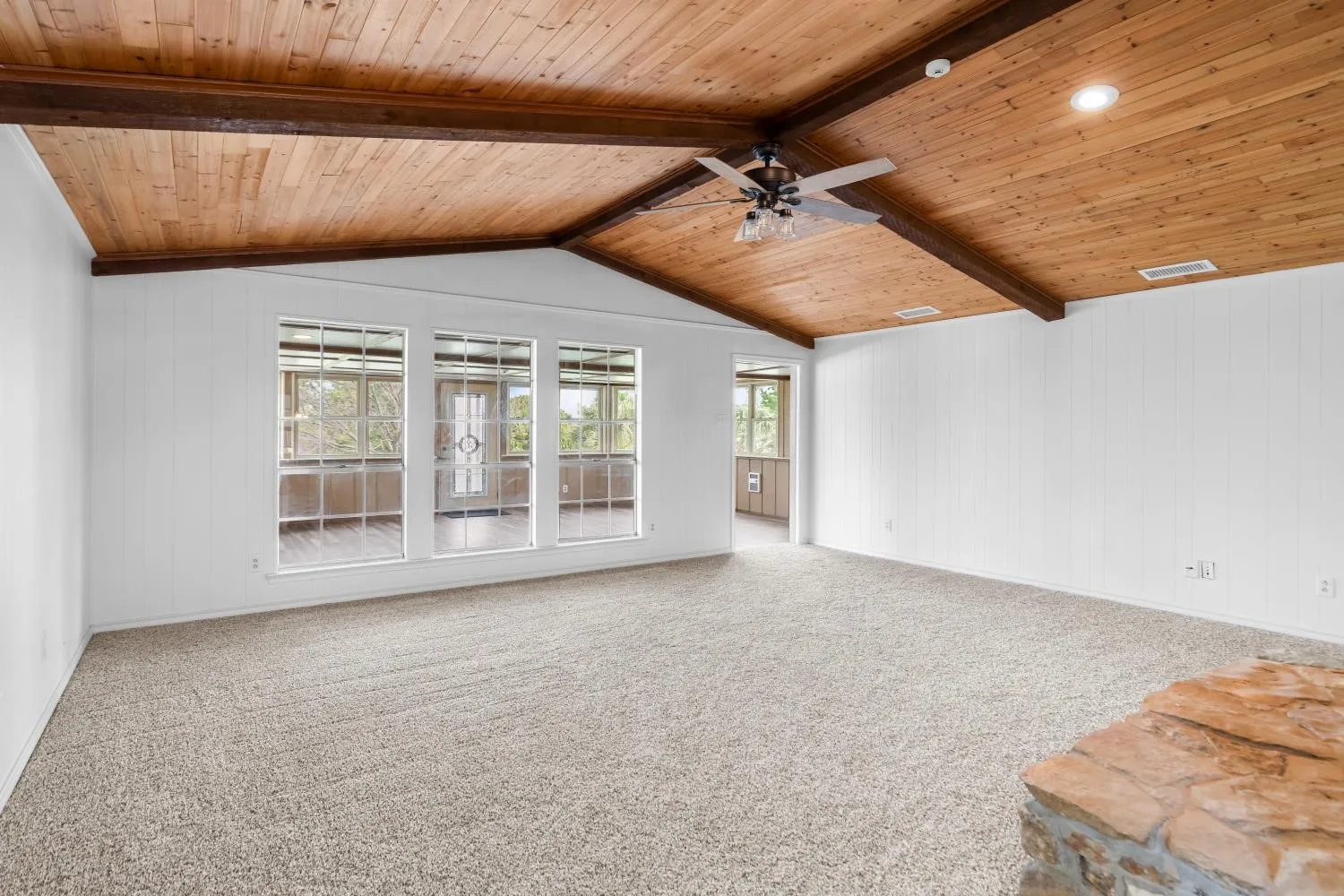 Single Family Residence For Sale in Dallas County , 525 Pecan Lane, Rowlett, Texas 75089, 4 Bedroom, 3 Bathroom, Garage spaces, 2,382 Sqft, built in 1973, Preowned, mls#21228370, Real Estate Agent in Rowlett, Homes For Sale in Dallas county, Homes For Sale in Rowlett, Realtor in Rowlett Texas, Real Estate Brokerage Independent Realty Texas, Luminita Cordes Realtor