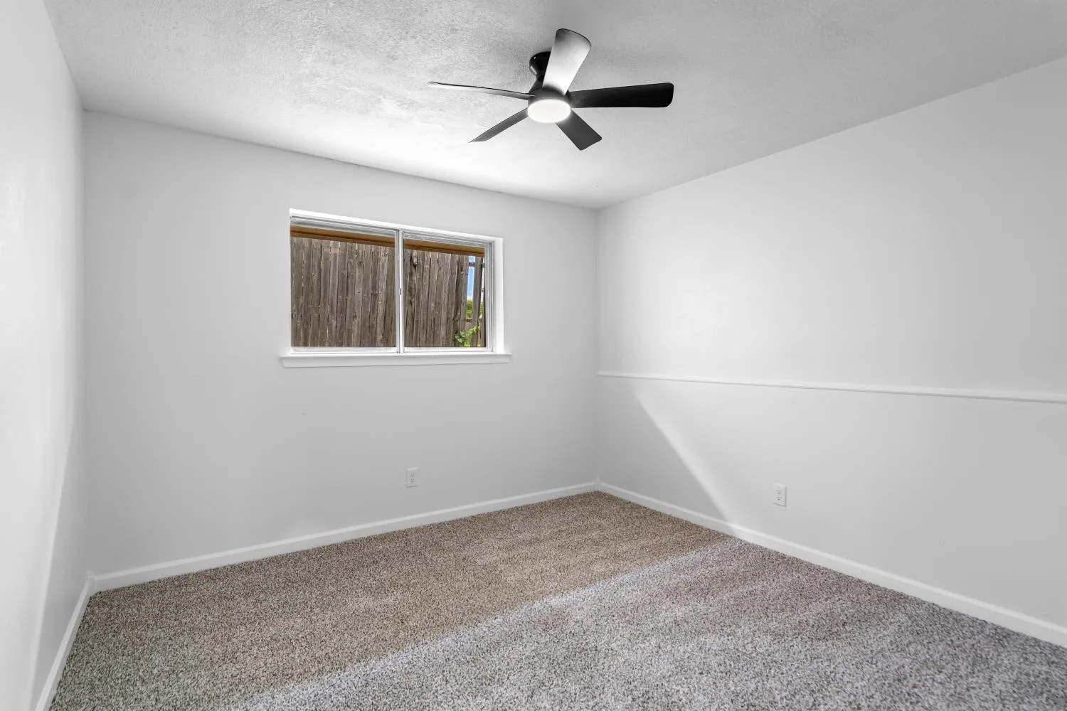 Single Family Residence For Sale in Dallas County , 525 Pecan Lane, Rowlett, Texas 75089, 4 Bedroom, 3 Bathroom, Garage spaces, 2,382 Sqft, built in 1973, Preowned, mls#21228370, Real Estate Agent in Rowlett, Homes For Sale in Dallas county, Homes For Sale in Rowlett, Realtor in Rowlett Texas, Real Estate Brokerage Independent Realty Texas, Luminita Cordes Realtor