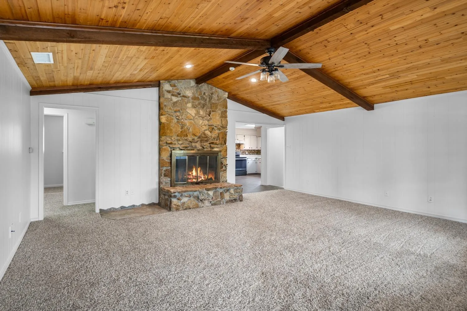 Single Family Residence For Sale in Dallas County , 525 Pecan Lane, Rowlett, Texas 75089, 4 Bedroom, 3 Bathroom, Garage spaces, 2,382 Sqft, built in 1973, Preowned, mls#21228370, Real Estate Agent in Rowlett, Homes For Sale in Dallas county, Homes For Sale in Rowlett, Realtor in Rowlett Texas, Real Estate Brokerage Independent Realty Texas, Luminita Cordes Realtor