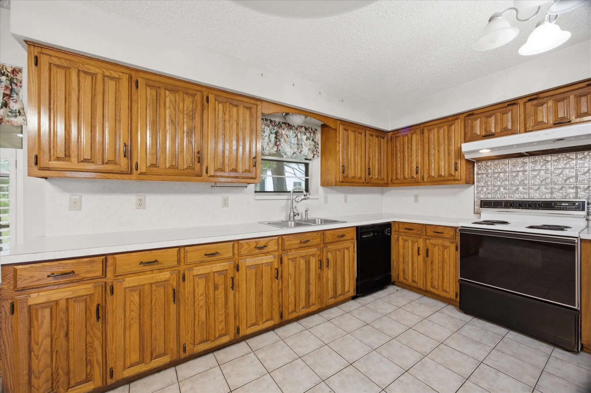 Single Family Residence For Sale in Collin County , 102 Paul Wilson Road, Wylie, Texas 75098, 3 Bedroom, 1 Bathroom, Garage spaces, 2,110 Sqft, built in 1977, mls#21226760, Real Estate Agent in Wylie, Homes For Sale in Collin county, Homes For Sale in Wylie, Realtor in Wylie Texas, Real Estate Brokerage Independent Realty Texas, Luminita Cordes Realtor