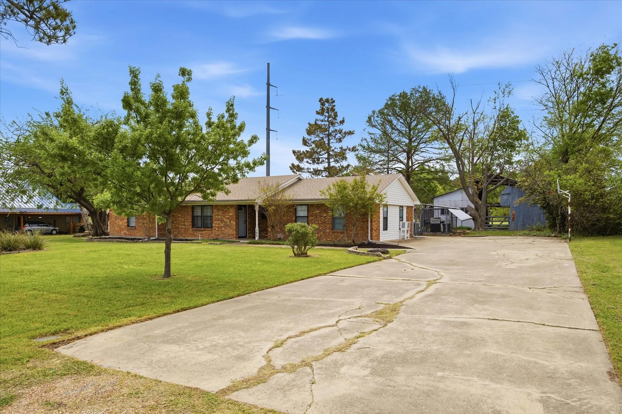 Single Family Residence For Sale in Collin County , 102 Paul Wilson Road, Wylie, Texas 75098, 3 Bedroom, 1 Bathroom, Garage spaces, 2,110 Sqft, built in 1977, mls#21226760, Real Estate Agent in Wylie, Homes For Sale in Collin county, Homes For Sale in Wylie, Realtor in Wylie Texas, Real Estate Brokerage Independent Realty Texas, Luminita Cordes Realtor