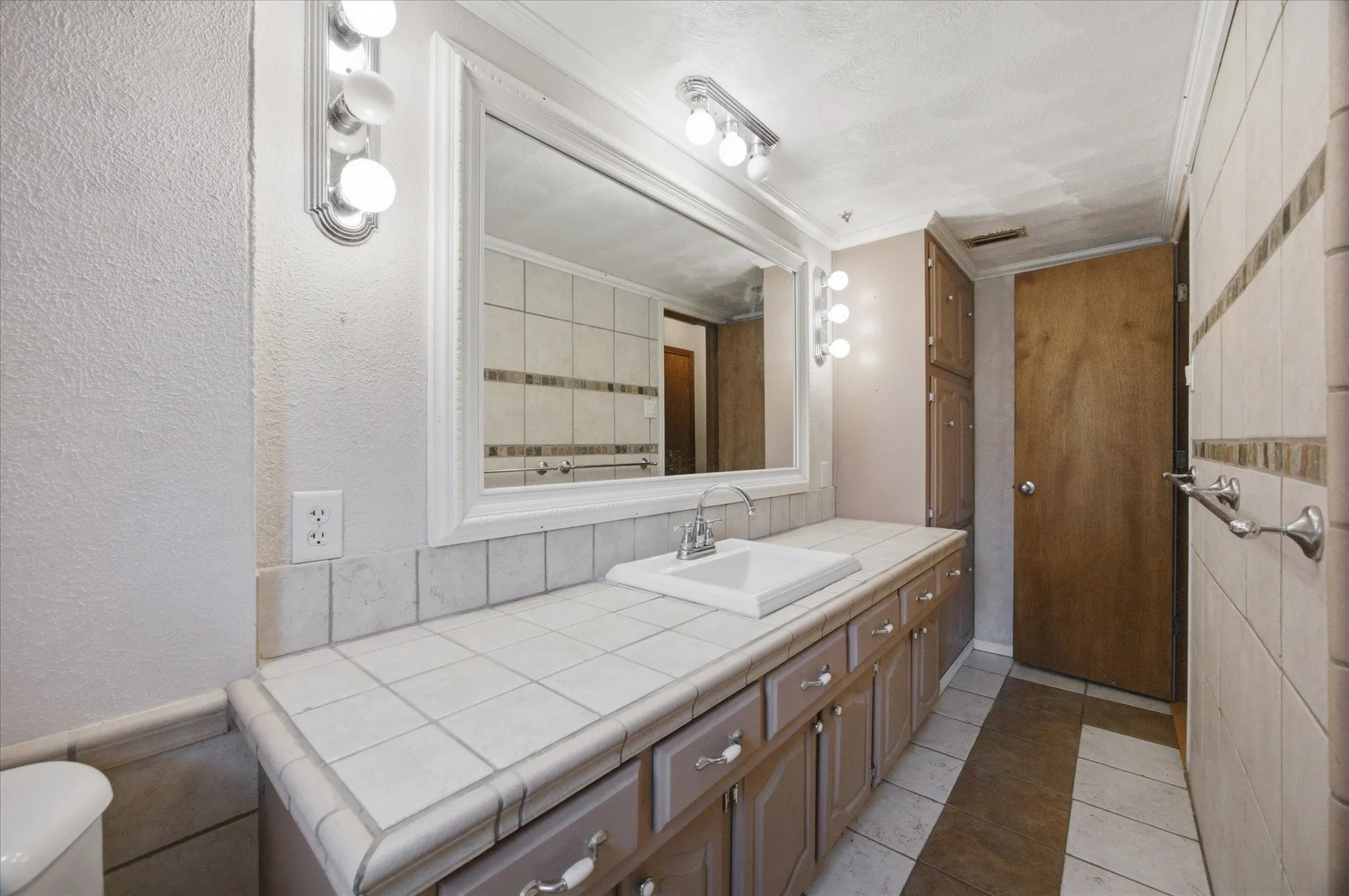 Single Family Residence For Sale in Collin County , 102 Paul Wilson Road, Wylie, Texas 75098, 3 Bedroom, 1 Bathroom, Garage spaces, 2,110 Sqft, built in 1977, mls#21226760, Real Estate Agent in Wylie, Homes For Sale in Collin county, Homes For Sale in Wylie, Realtor in Wylie Texas, Real Estate Brokerage Independent Realty Texas, Luminita Cordes Realtor