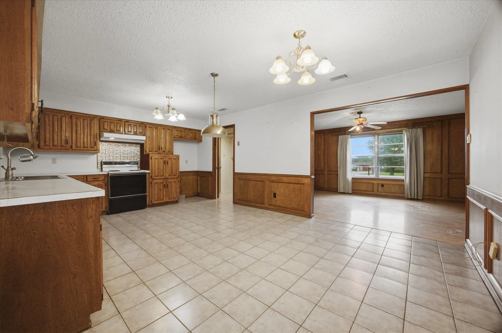 Single Family Residence For Sale in Collin County , 102 Paul Wilson Road, Wylie, Texas 75098, 3 Bedroom, 1 Bathroom, Garage spaces, 2,110 Sqft, built in 1977, mls#21226760, Real Estate Agent in Wylie, Homes For Sale in Collin county, Homes For Sale in Wylie, Realtor in Wylie Texas, Real Estate Brokerage Independent Realty Texas, Luminita Cordes Realtor