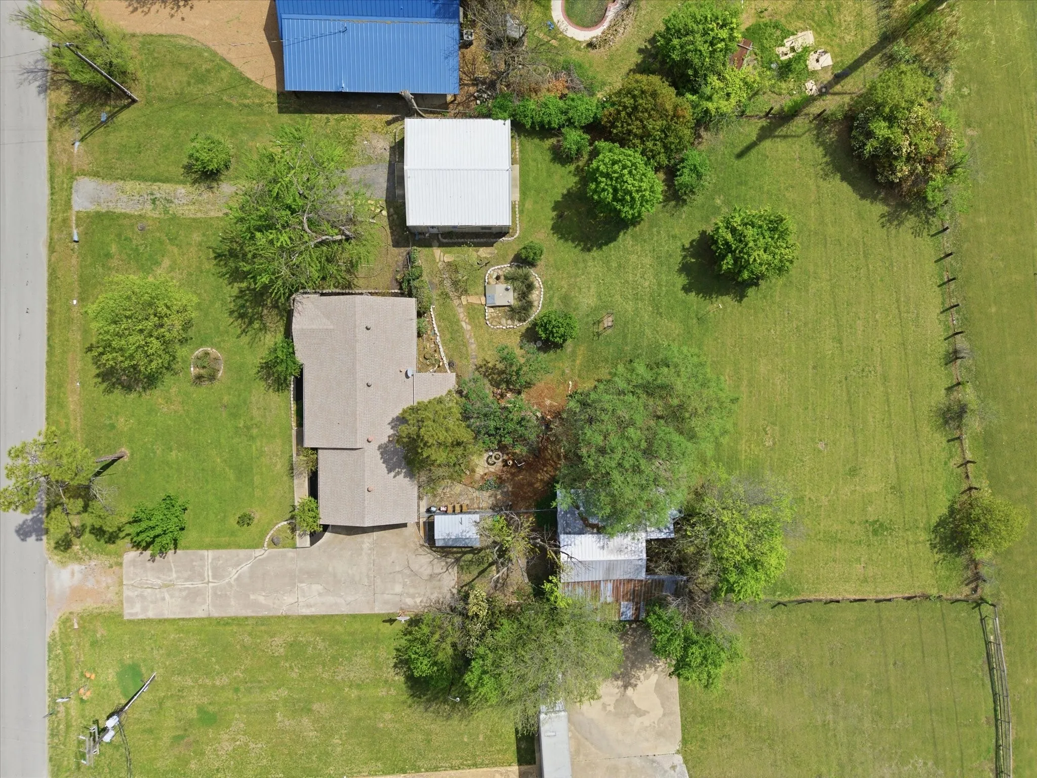 Single Family Residence For Sale in Collin County , 102 Paul Wilson Road, Wylie, Texas 75098, 3 Bedroom, 1 Bathroom, Garage spaces, 2,110 Sqft, built in 1977, mls#21226760, Real Estate Agent in Wylie, Homes For Sale in Collin county, Homes For Sale in Wylie, Realtor in Wylie Texas, Real Estate Brokerage Independent Realty Texas, Luminita Cordes Realtor