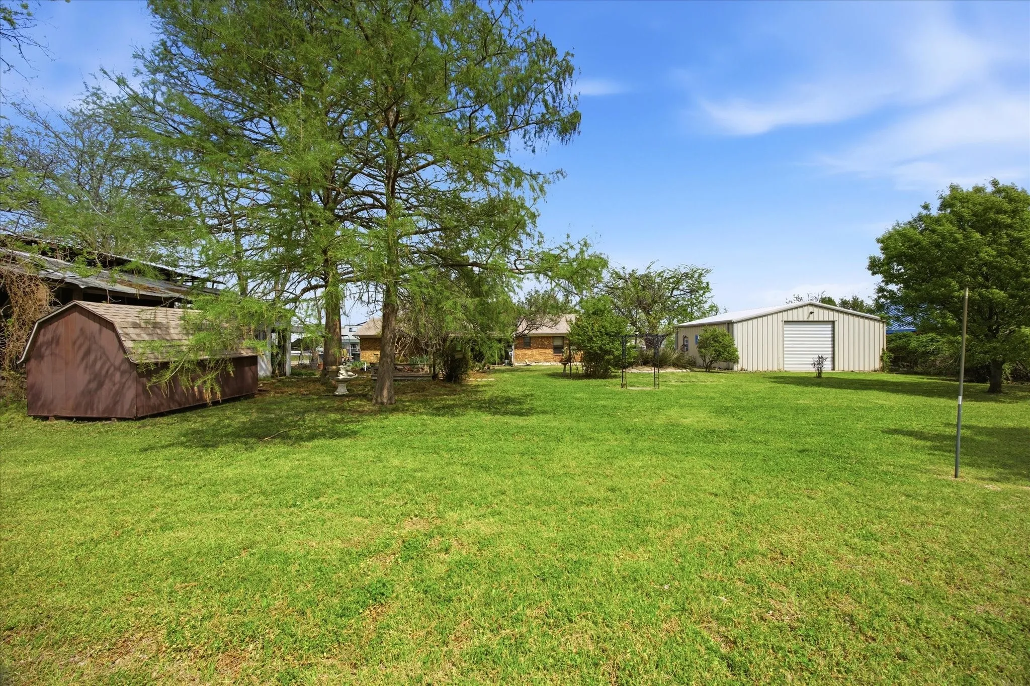 Single Family Residence For Sale in Collin County , 102 Paul Wilson Road, Wylie, Texas 75098, 3 Bedroom, 1 Bathroom, Garage spaces, 2,110 Sqft, built in 1977, mls#21226760, Real Estate Agent in Wylie, Homes For Sale in Collin county, Homes For Sale in Wylie, Realtor in Wylie Texas, Real Estate Brokerage Independent Realty Texas, Luminita Cordes Realtor