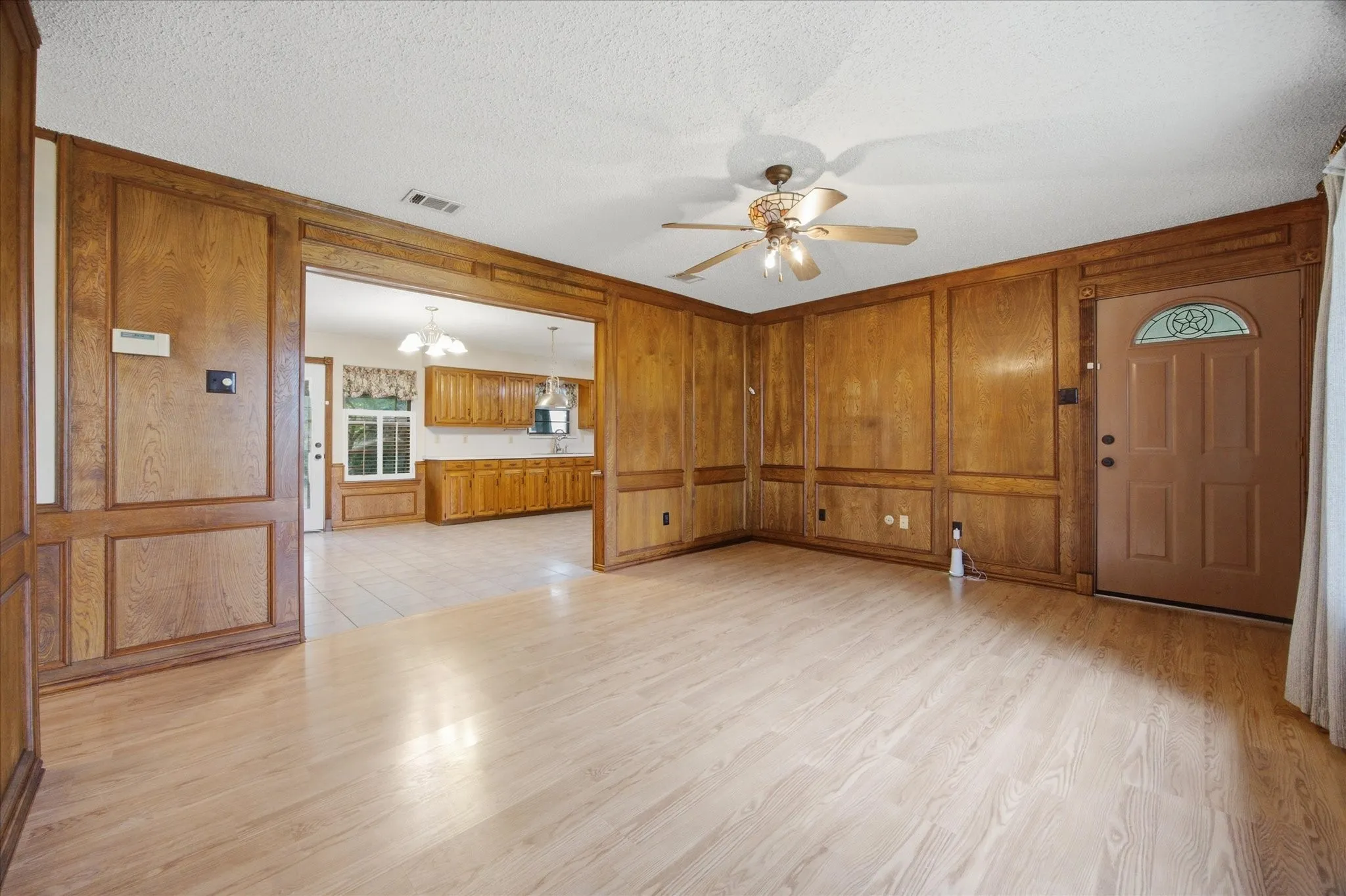 Single Family Residence For Sale in Collin County , 102 Paul Wilson Road, Wylie, Texas 75098, 3 Bedroom, 1 Bathroom, Garage spaces, 2,110 Sqft, built in 1977, mls#21226760, Real Estate Agent in Wylie, Homes For Sale in Collin county, Homes For Sale in Wylie, Realtor in Wylie Texas, Real Estate Brokerage Independent Realty Texas, Luminita Cordes Realtor