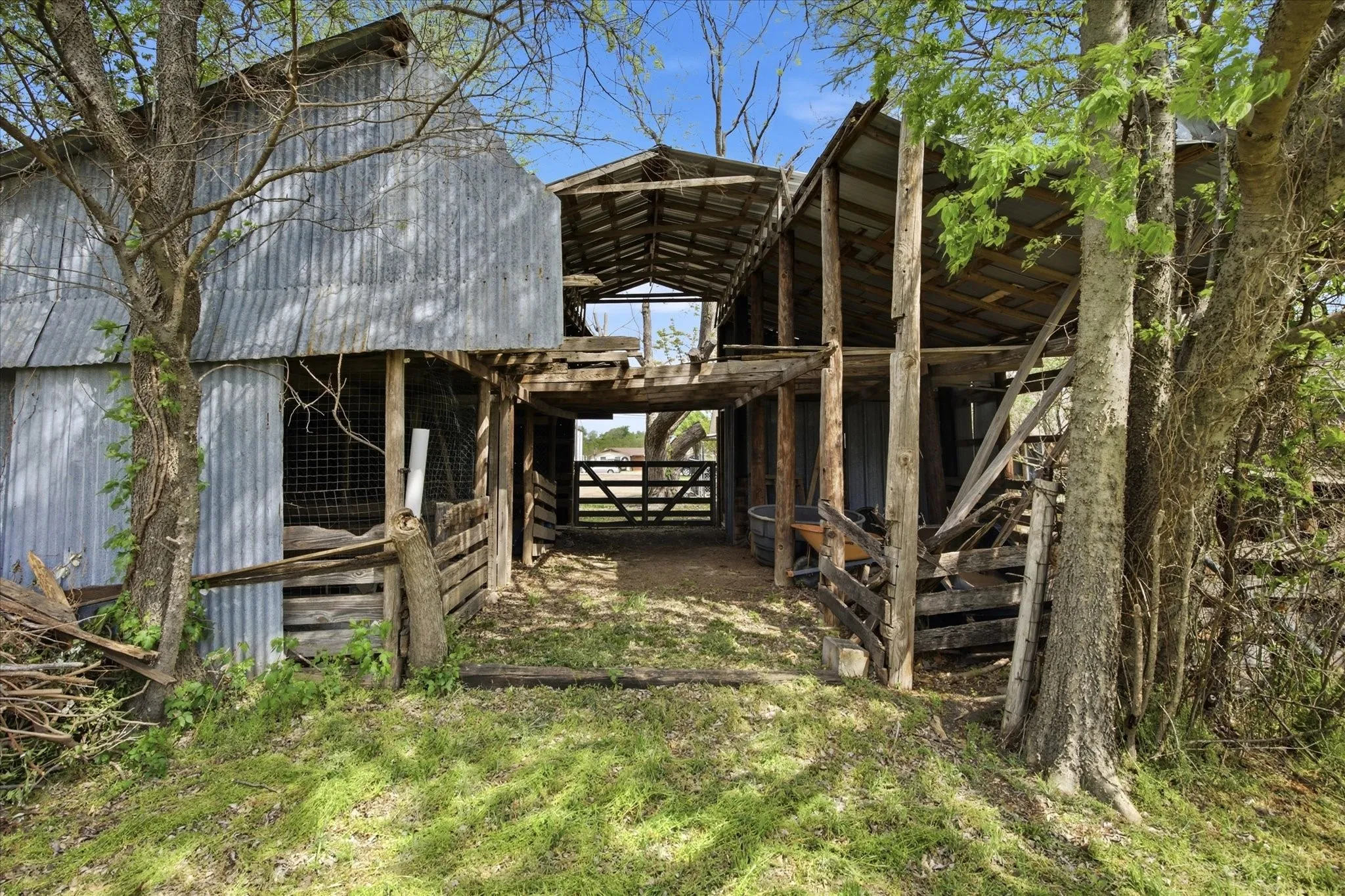 Single Family Residence For Sale in Collin County , 102 Paul Wilson Road, Wylie, Texas 75098, 3 Bedroom, 1 Bathroom, Garage spaces, 2,110 Sqft, built in 1977, mls#21226760, Real Estate Agent in Wylie, Homes For Sale in Collin county, Homes For Sale in Wylie, Realtor in Wylie Texas, Real Estate Brokerage Independent Realty Texas, Luminita Cordes Realtor