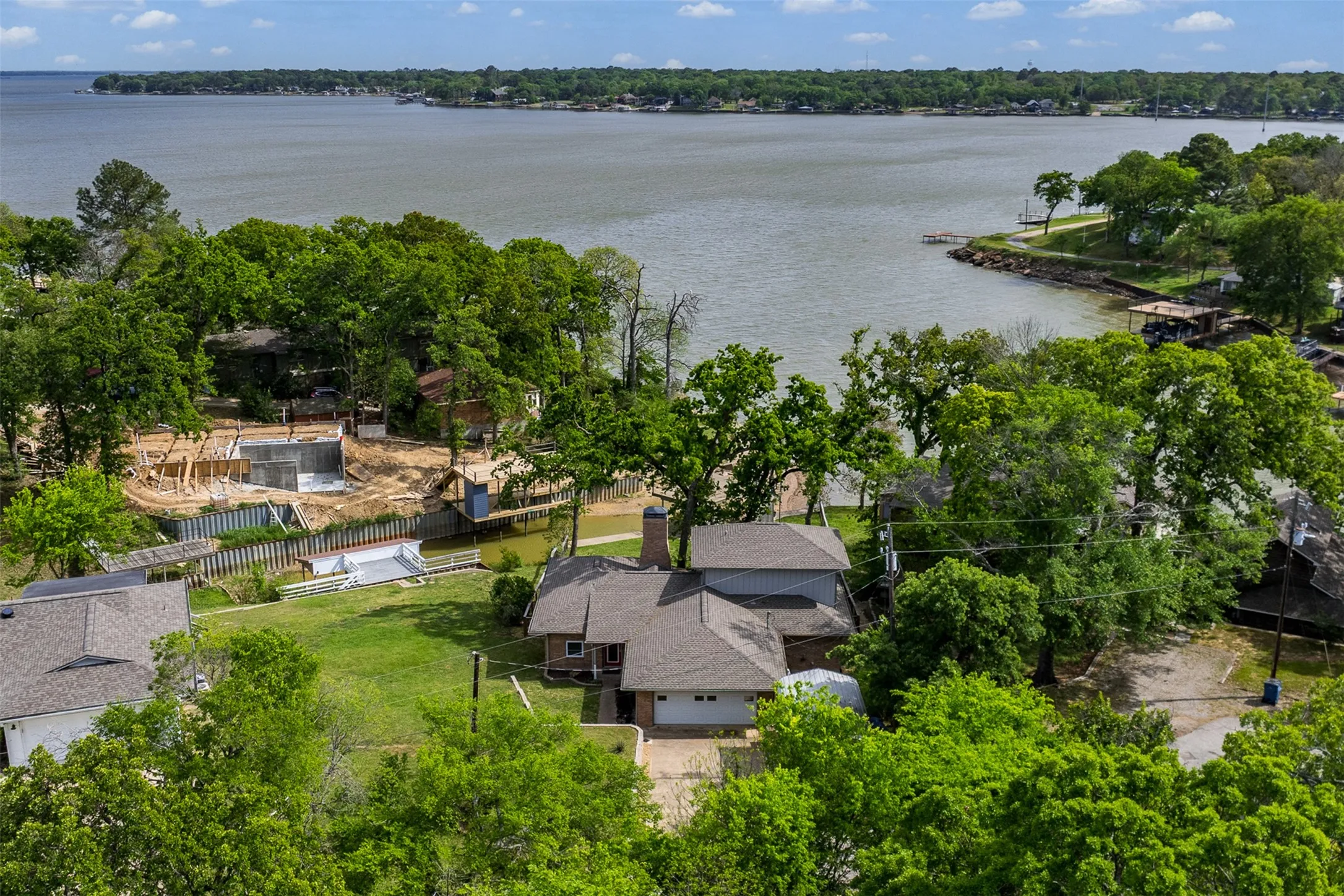 Single Family Residence For Sale in Henderson County , 316 Oak Lane, Tool, Texas 75143, 2 Bedroom, 3 Bathroom, 2 Garage spaces, 1,500 Sqft, built in 1989, mls#21228057, Real Estate Agent in Tool, Homes For Sale in Henderson county, Homes For Sale in Tool, Realtor in Tool Texas, Real Estate Brokerage Independent Realty Texas, Luminita Cordes Realtor
