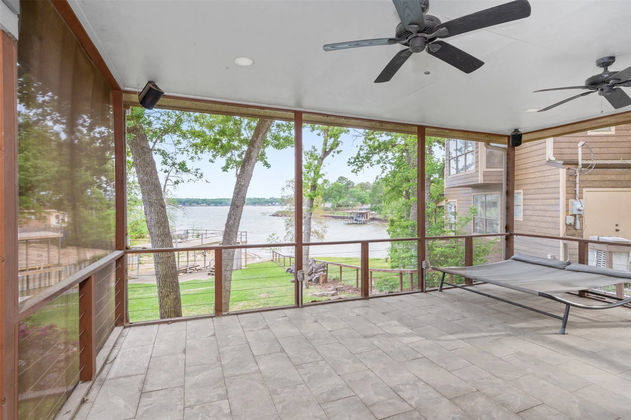 Single Family Residence For Sale in Henderson County , 316 Oak Lane, Tool, Texas 75143, 2 Bedroom, 3 Bathroom, 2 Garage spaces, 1,500 Sqft, built in 1989, mls#21228057, Real Estate Agent in Tool, Homes For Sale in Henderson county, Homes For Sale in Tool, Realtor in Tool Texas, Real Estate Brokerage Independent Realty Texas, Luminita Cordes Realtor