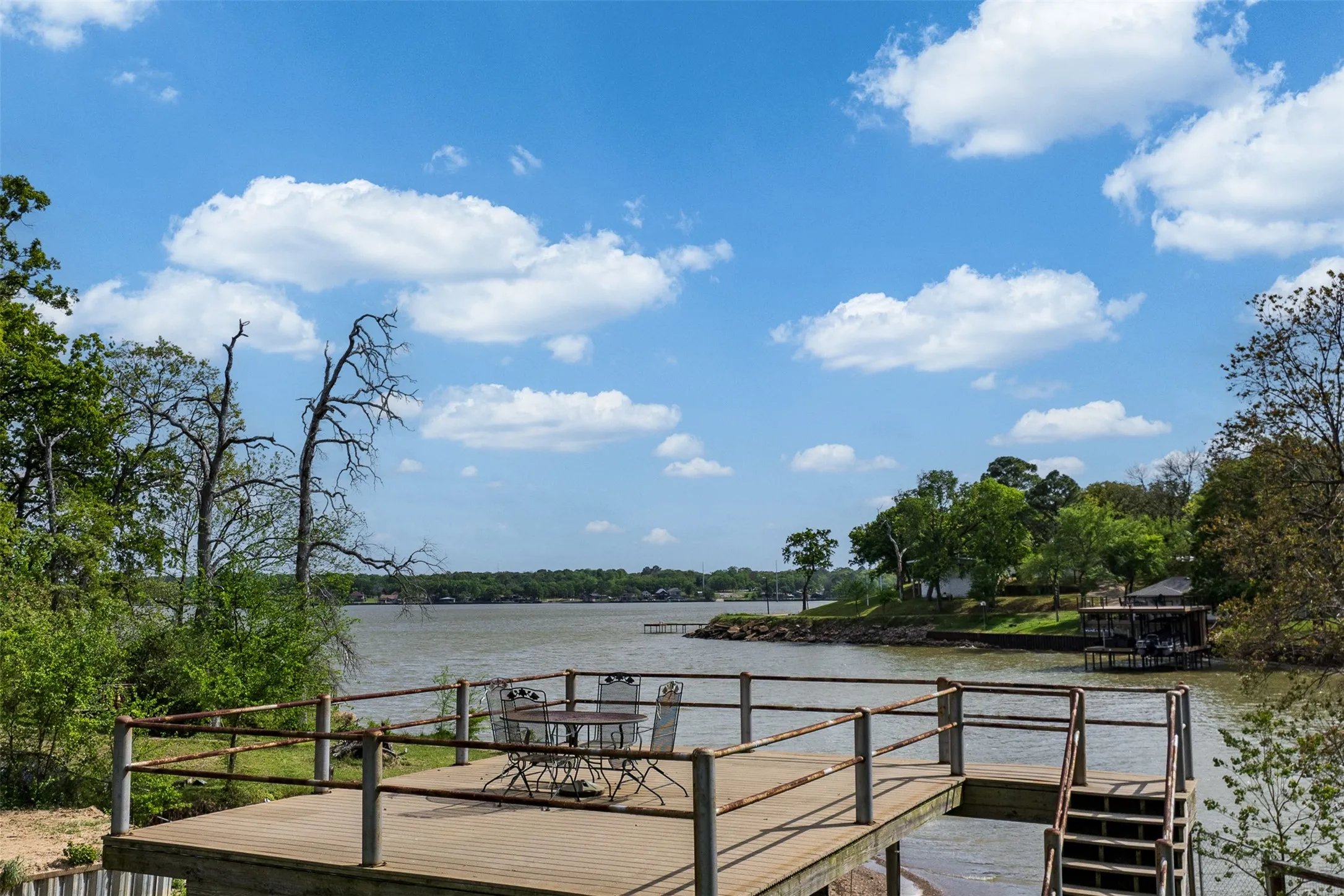 Single Family Residence For Sale in Henderson County , 316 Oak Lane, Tool, Texas 75143, 2 Bedroom, 3 Bathroom, 2 Garage spaces, 1,500 Sqft, built in 1989, mls#21228057, Real Estate Agent in Tool, Homes For Sale in Henderson county, Homes For Sale in Tool, Realtor in Tool Texas, Real Estate Brokerage Independent Realty Texas, Luminita Cordes Realtor