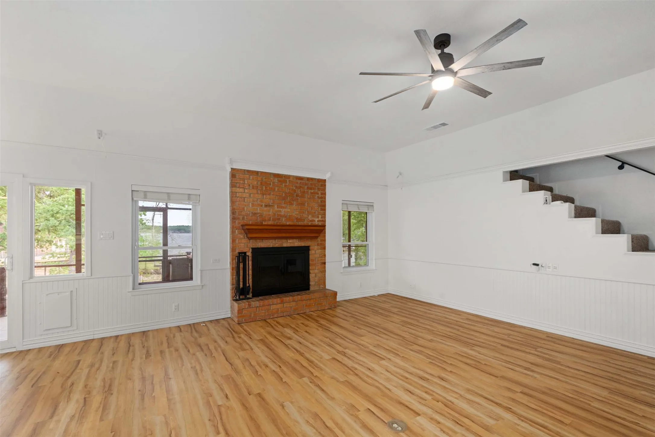 Single Family Residence For Sale in Henderson County , 316 Oak Lane, Tool, Texas 75143, 2 Bedroom, 3 Bathroom, 2 Garage spaces, 1,500 Sqft, built in 1989, mls#21228057, Real Estate Agent in Tool, Homes For Sale in Henderson county, Homes For Sale in Tool, Realtor in Tool Texas, Real Estate Brokerage Independent Realty Texas, Luminita Cordes Realtor