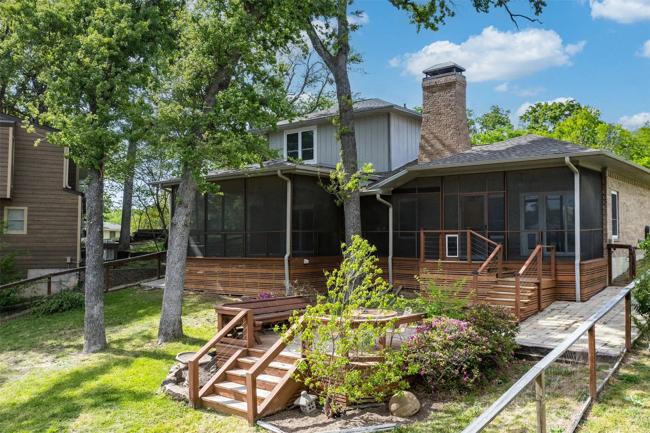 Single Family Residence For Sale in Henderson County , 316 Oak Lane, Tool, Texas 75143, 2 Bedroom, 3 Bathroom, 2 Garage spaces, 1,500 Sqft, built in 1989, mls#21228057, Real Estate Agent in Tool, Homes For Sale in Henderson county, Homes For Sale in Tool, Realtor in Tool Texas, Real Estate Brokerage Independent Realty Texas, Luminita Cordes Realtor