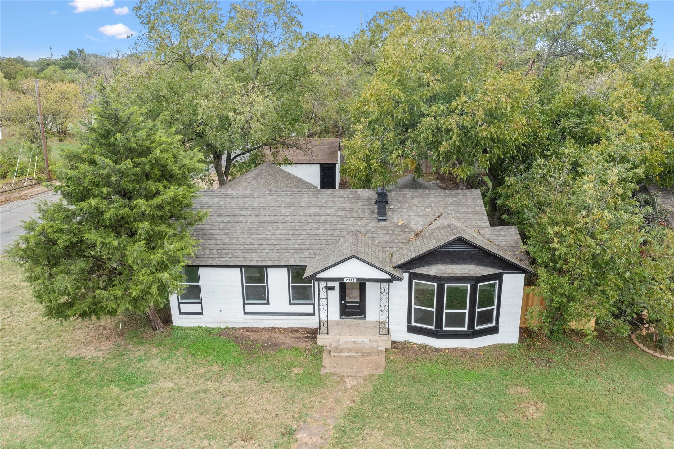 Single Family Residence For Sale in Tarrant County , 2336 Glencrest Drive, Fort Worth, Texas 76119, 3 Bedrooms, 2 Bathrooms, 2 Garage spaces, 1,690 Sqft, built in 1946, Preowned, Price $240,000, mls#21228410, Real Estate Agent in Fort Worth, Homes For Sale in Tarrant county, Homes For Sale in Fort Worth, Realtor in Fort Worth Texas, Real Estate Brokerage Independent Realty Texas, Luminita Cordes Realtor