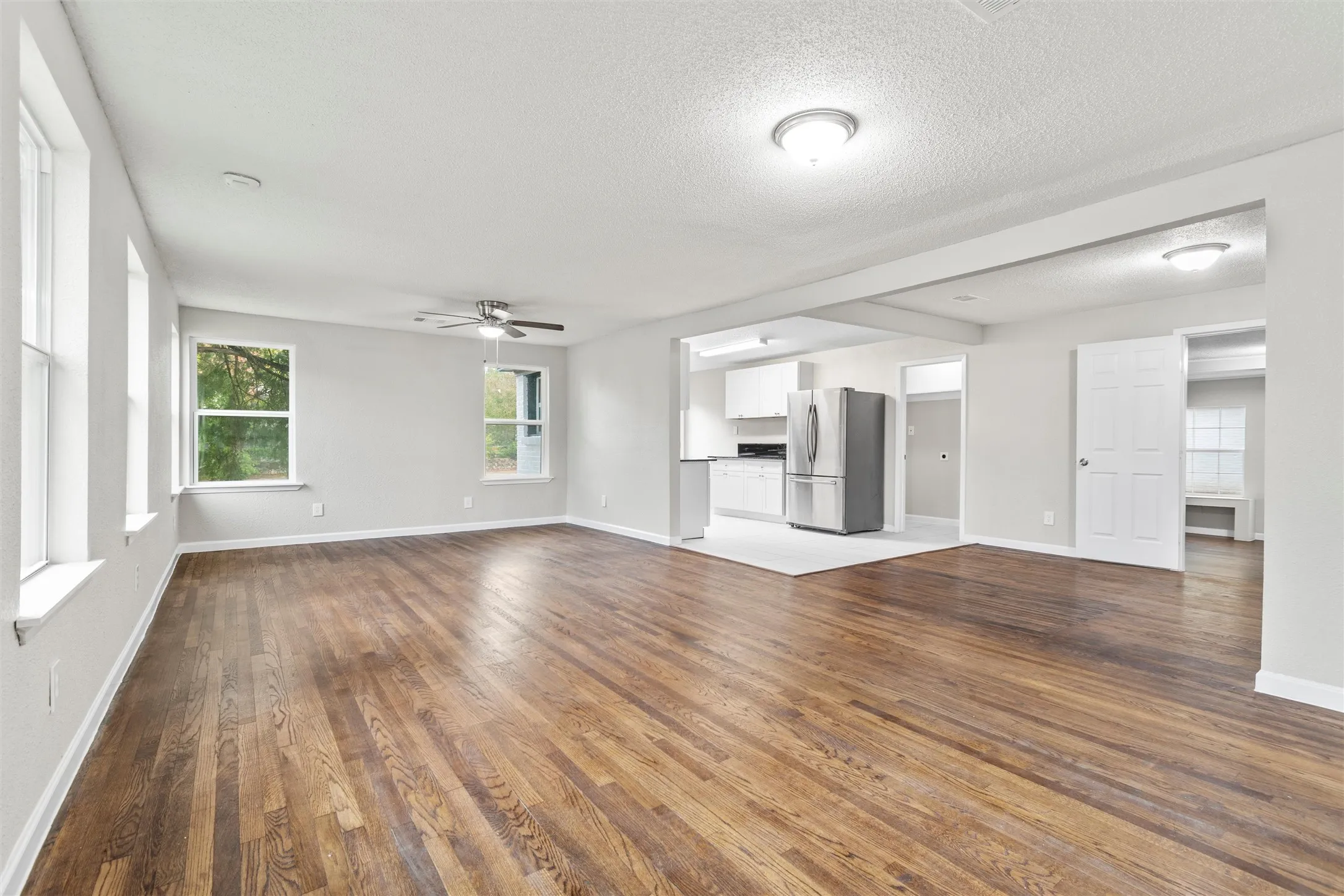 Single Family Residence For Sale in Tarrant County , 2336 Glencrest Drive, Fort Worth, Texas 76119, 3 Bedrooms, 2 Bathrooms, 2 Garage spaces, 1,690 Sqft, built in 1946, Preowned, Price $240,000, mls#21228410, Real Estate Agent in Fort Worth, Homes For Sale in Tarrant county, Homes For Sale in Fort Worth, Realtor in Fort Worth Texas, Real Estate Brokerage Independent Realty Texas, Luminita Cordes Realtor