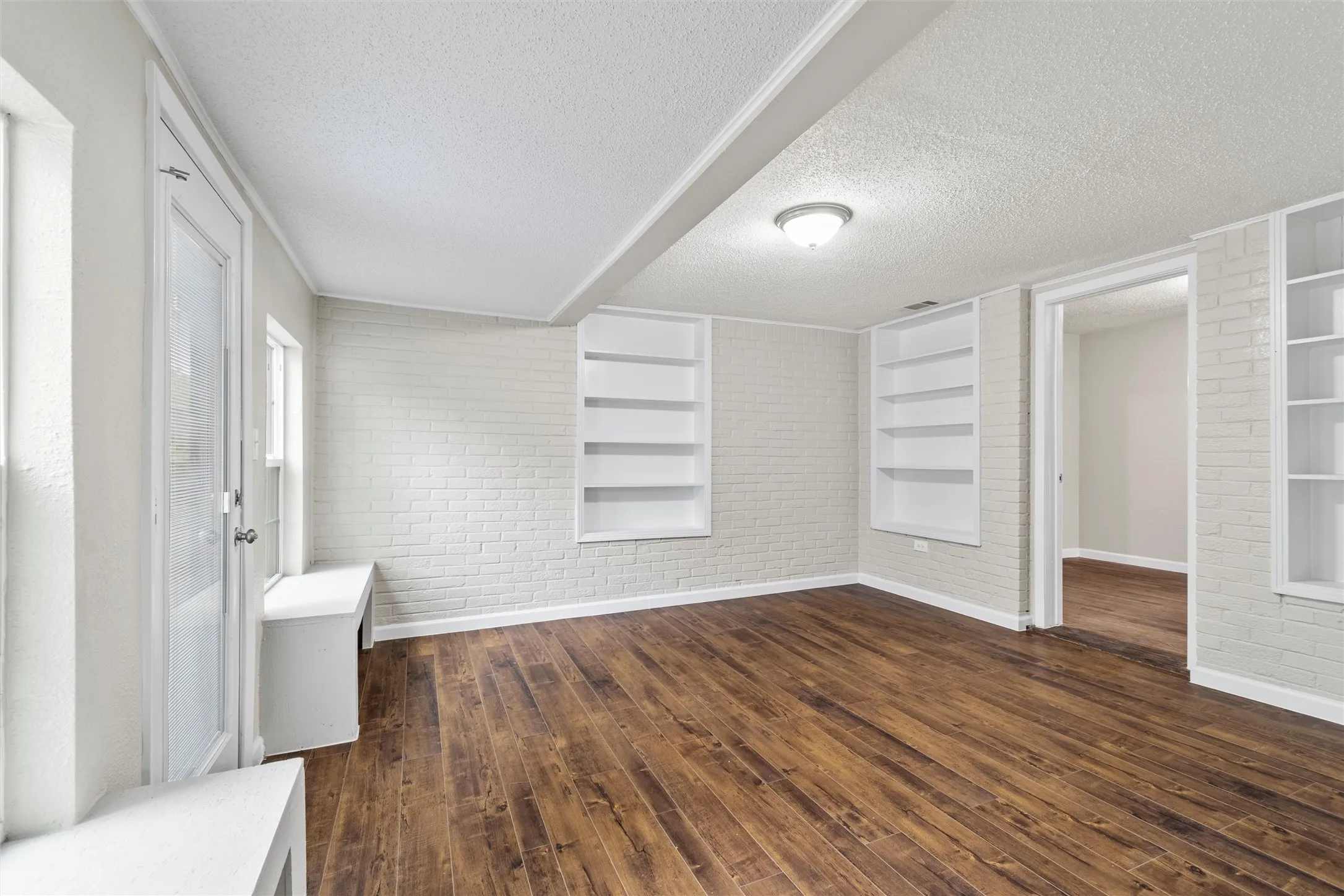 Single Family Residence For Sale in Tarrant County , 2336 Glencrest Drive, Fort Worth, Texas 76119, 3 Bedrooms, 2 Bathrooms, 2 Garage spaces, 1,690 Sqft, built in 1946, Preowned, Price $240,000, mls#21228410, Real Estate Agent in Fort Worth, Homes For Sale in Tarrant county, Homes For Sale in Fort Worth, Realtor in Fort Worth Texas, Real Estate Brokerage Independent Realty Texas, Luminita Cordes Realtor