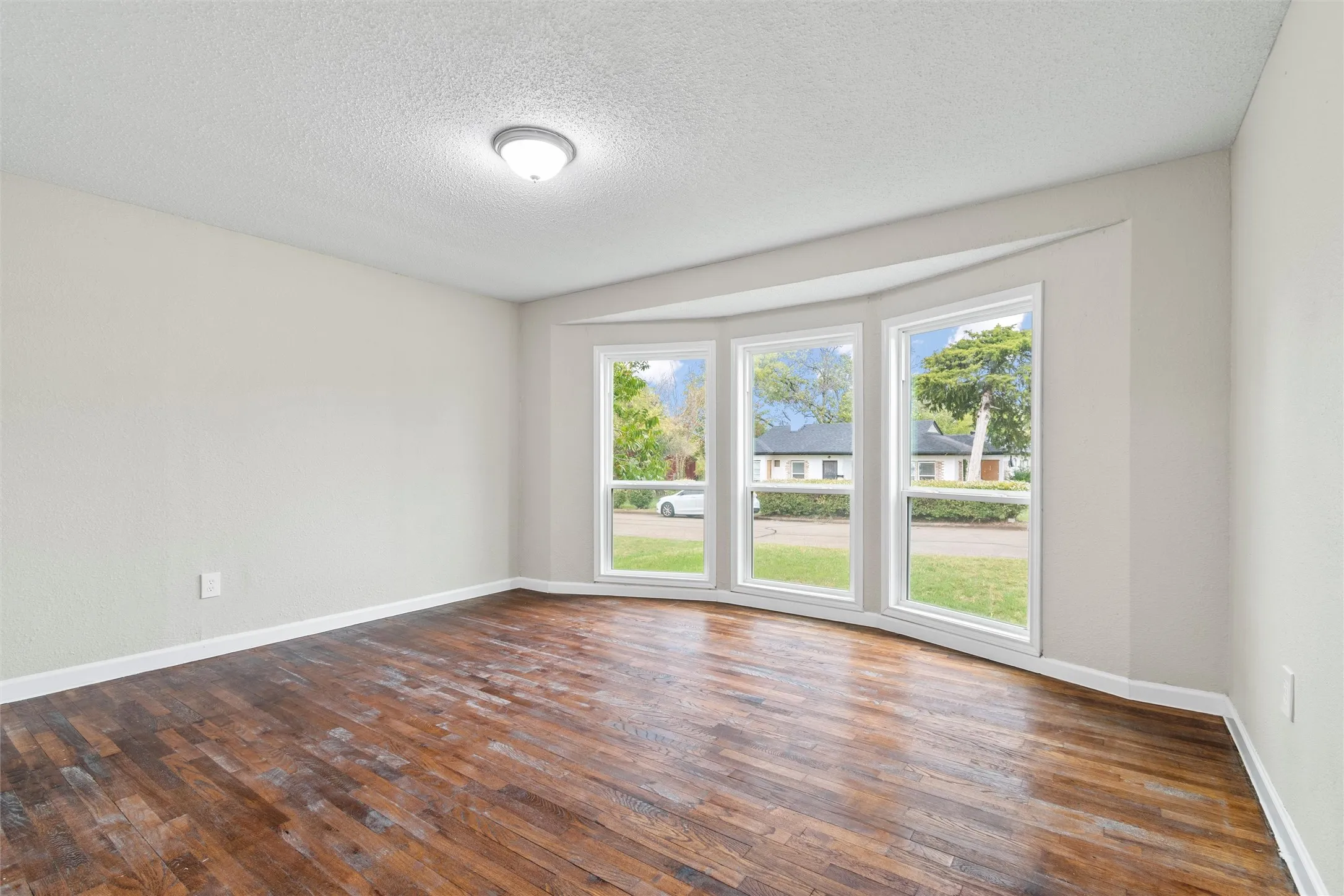 Single Family Residence For Sale in Tarrant County , 2336 Glencrest Drive, Fort Worth, Texas 76119, 3 Bedrooms, 2 Bathrooms, 2 Garage spaces, 1,690 Sqft, built in 1946, Preowned, Price $240,000, mls#21228410, Real Estate Agent in Fort Worth, Homes For Sale in Tarrant county, Homes For Sale in Fort Worth, Realtor in Fort Worth Texas, Real Estate Brokerage Independent Realty Texas, Luminita Cordes Realtor