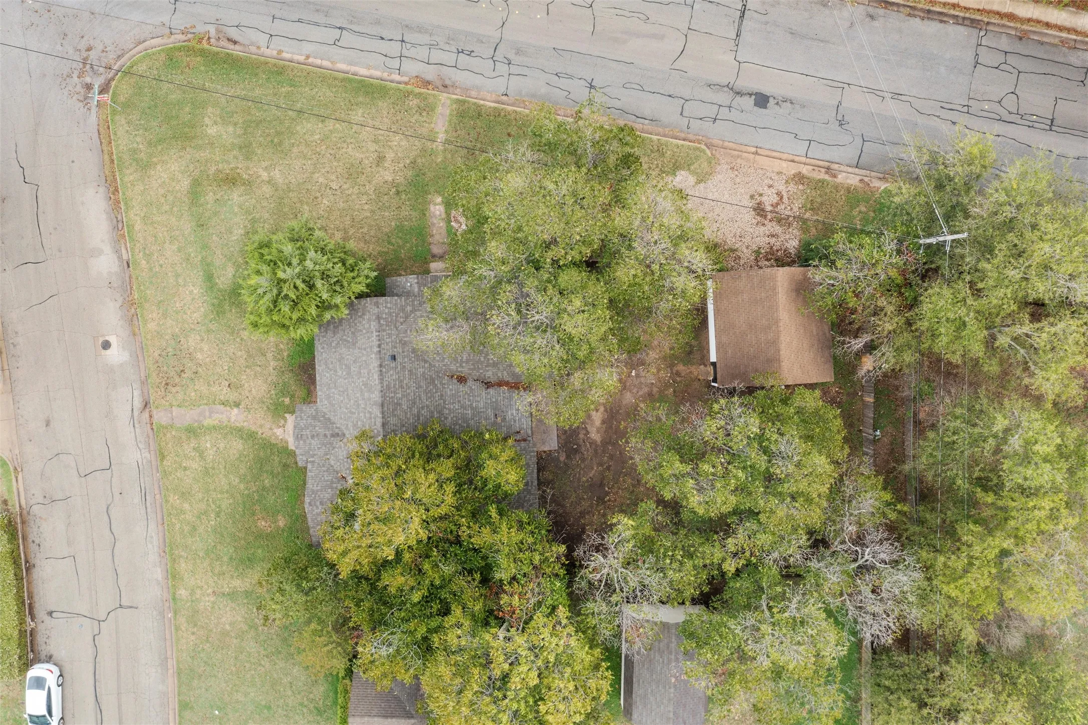 Single Family Residence For Sale in Tarrant County , 2336 Glencrest Drive, Fort Worth, Texas 76119, 3 Bedrooms, 2 Bathrooms, 2 Garage spaces, 1,690 Sqft, built in 1946, Preowned, Price $240,000, mls#21228410, Real Estate Agent in Fort Worth, Homes For Sale in Tarrant county, Homes For Sale in Fort Worth, Realtor in Fort Worth Texas, Real Estate Brokerage Independent Realty Texas, Luminita Cordes Realtor