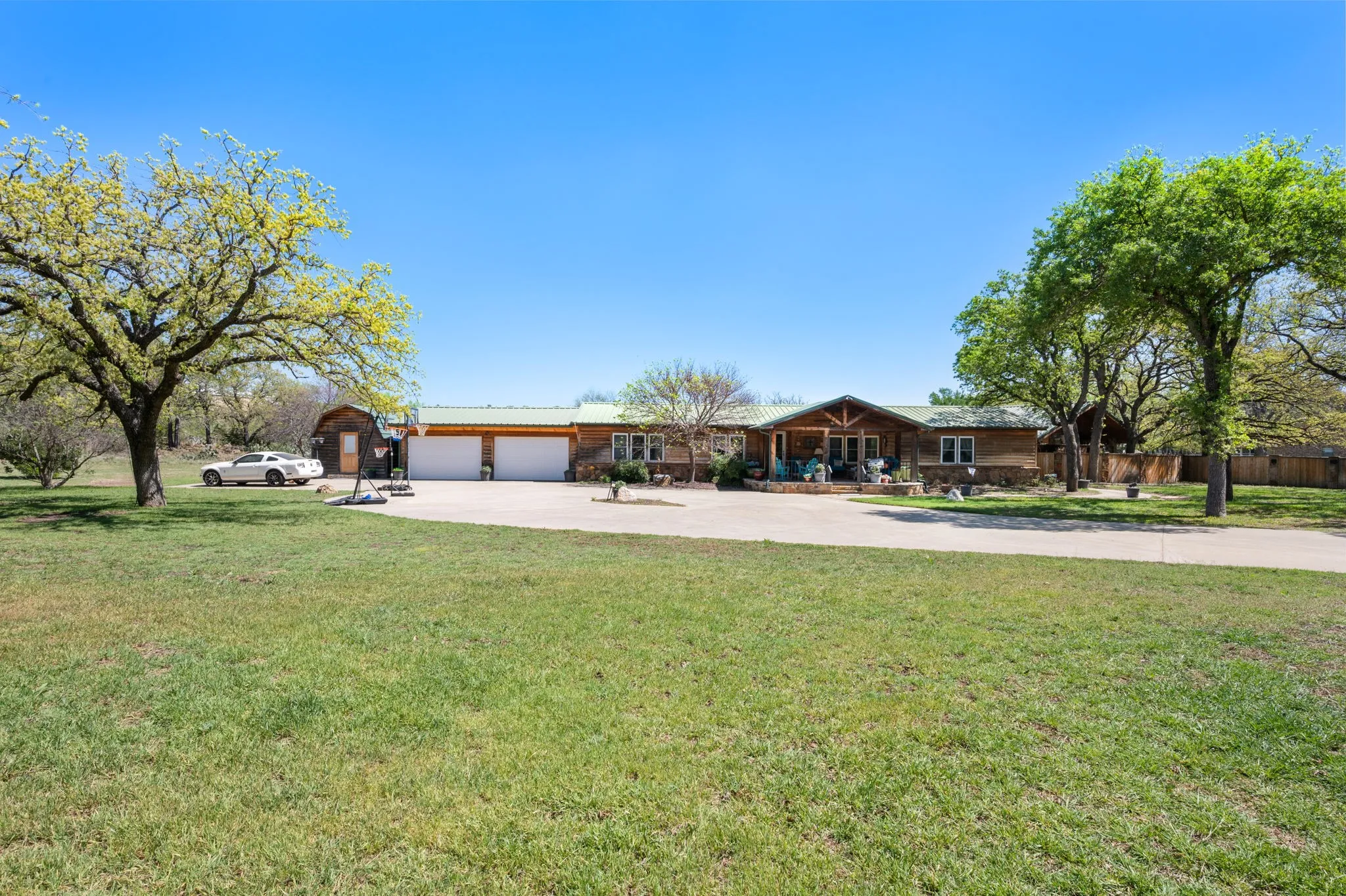 Single story home featuring driveway and a front lawn