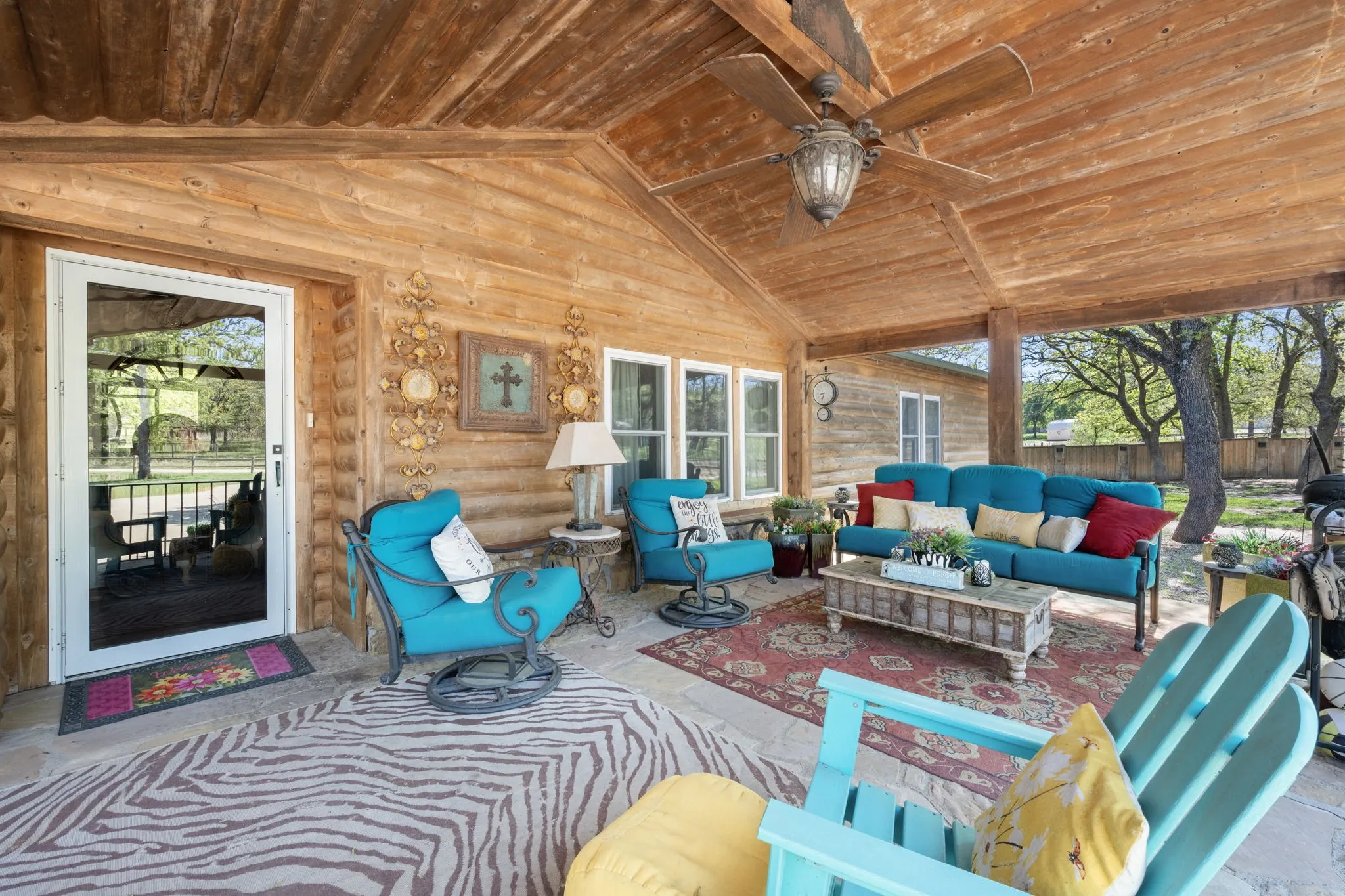 Sunroom with an outdoor living space, a patio area, and a ceiling fan