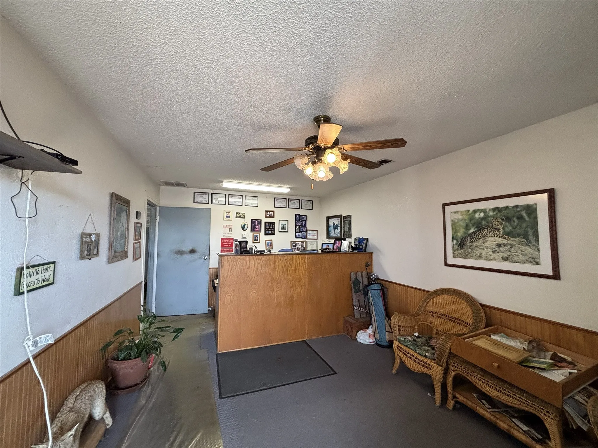 Business For Sale in Hunt County , 7903 Traders Circle, Greenville, Texas 75402, 0, 0, Garage spaces, 2,925 Sqft, built in 1998, Preowned, mls#21227223, Real Estate Agent in Greenville, Homes For Sale in Hunt county, Homes For Sale in Greenville, Realtor in Greenville Texas, Real Estate Brokerage Independent Realty Texas, Luminita Cordes Realtor