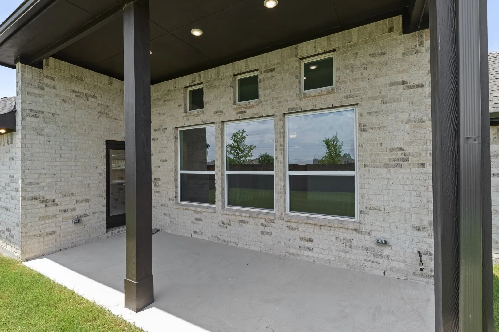 25. 801 Trinity - Patio