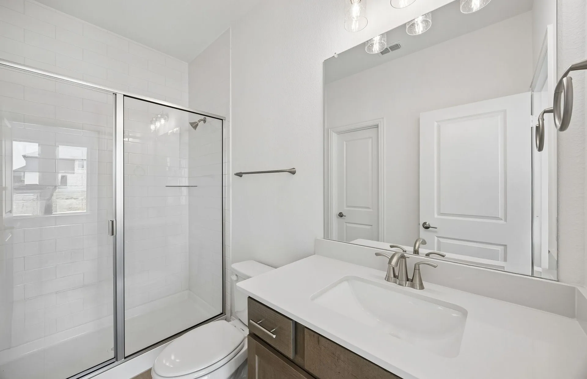 Secondary bath on first level