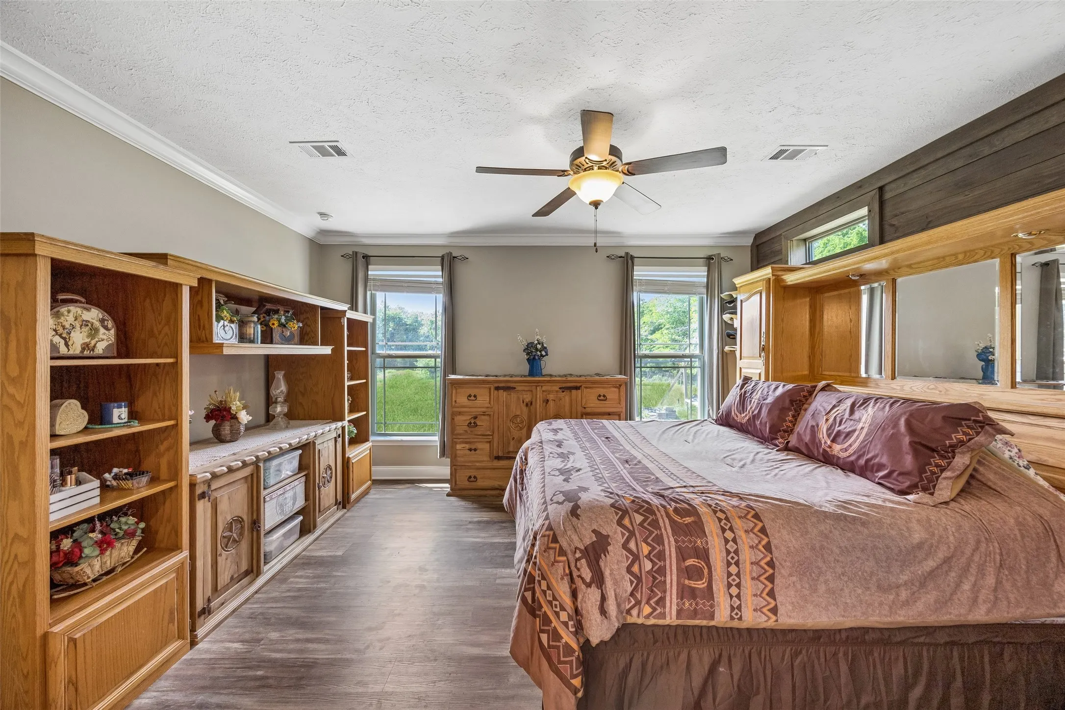 Farm For Sale in Fannin County , 579 County Road 5005, Blue Ridge, Texas 75424, 4 Bedrooms, 3 Bathrooms, Garage spaces, 2,900 Sqft, built in 2020, Preowned, Price $1,150,000, mls#21228401, Real Estate Agent in Blue Ridge, Homes For Sale in Fannin county, Homes For Sale in Blue Ridge, Realtor in Blue Ridge Texas, Real Estate Brokerage Independent Realty Texas, Luminita Cordes Realtor