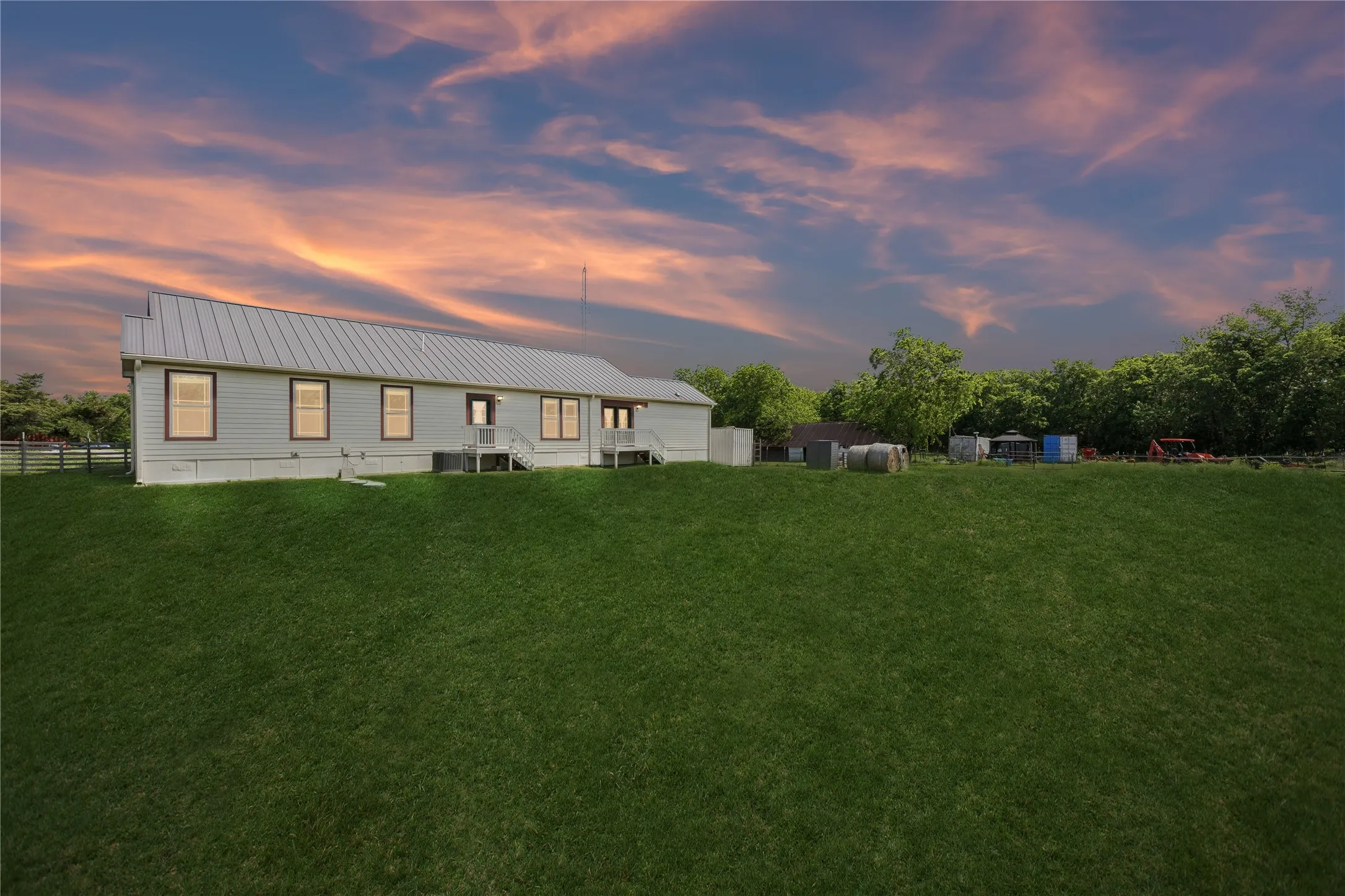Farm For Sale in Fannin County , 579 County Road 5005, Blue Ridge, Texas 75424, 4 Bedrooms, 3 Bathrooms, Garage spaces, 2,900 Sqft, built in 2020, Preowned, Price $1,150,000, mls#21228401, Real Estate Agent in Blue Ridge, Homes For Sale in Fannin county, Homes For Sale in Blue Ridge, Realtor in Blue Ridge Texas, Real Estate Brokerage Independent Realty Texas, Luminita Cordes Realtor
