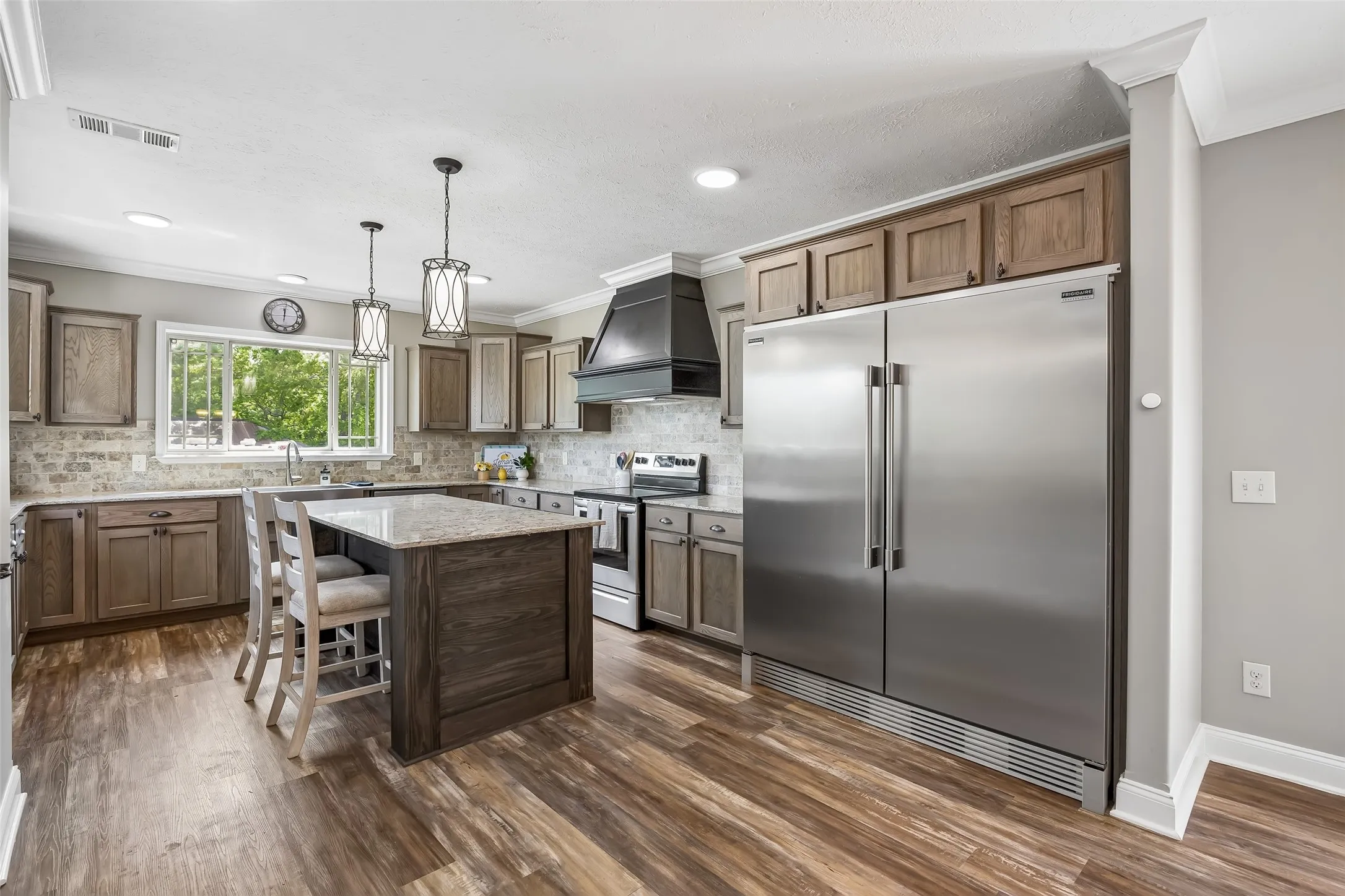 Farm For Sale in Fannin County , 579 County Road 5005, Blue Ridge, Texas 75424, 4 Bedrooms, 3 Bathrooms, Garage spaces, 2,900 Sqft, built in 2020, Preowned, Price $1,150,000, mls#21228401, Real Estate Agent in Blue Ridge, Homes For Sale in Fannin county, Homes For Sale in Blue Ridge, Realtor in Blue Ridge Texas, Real Estate Brokerage Independent Realty Texas, Luminita Cordes Realtor