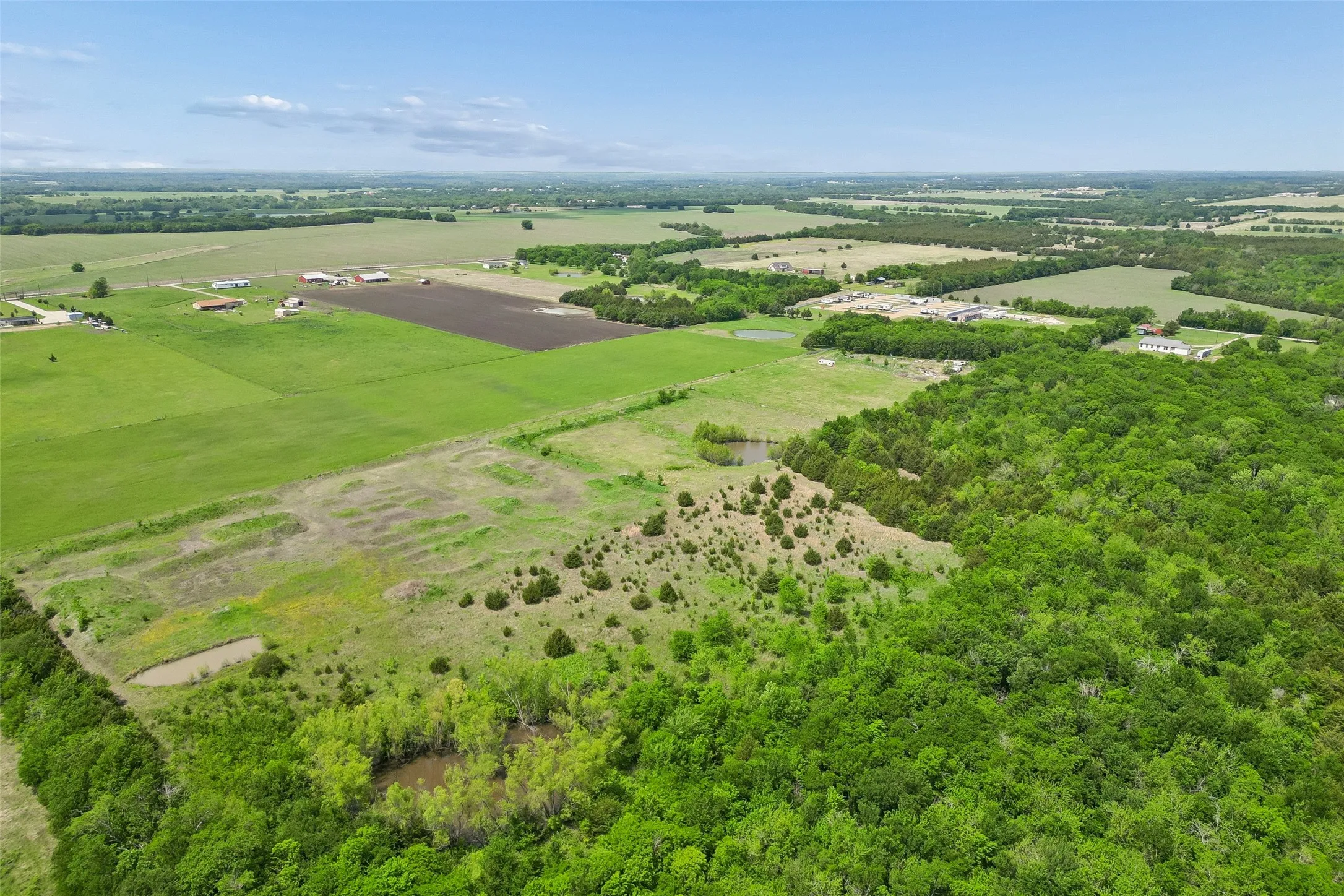 Farm For Sale in Fannin County , 579 County Road 5005, Blue Ridge, Texas 75424, 4 Bedrooms, 3 Bathrooms, Garage spaces, 2,900 Sqft, built in 2020, Preowned, Price $1,150,000, mls#21228401, Real Estate Agent in Blue Ridge, Homes For Sale in Fannin county, Homes For Sale in Blue Ridge, Realtor in Blue Ridge Texas, Real Estate Brokerage Independent Realty Texas, Luminita Cordes Realtor
