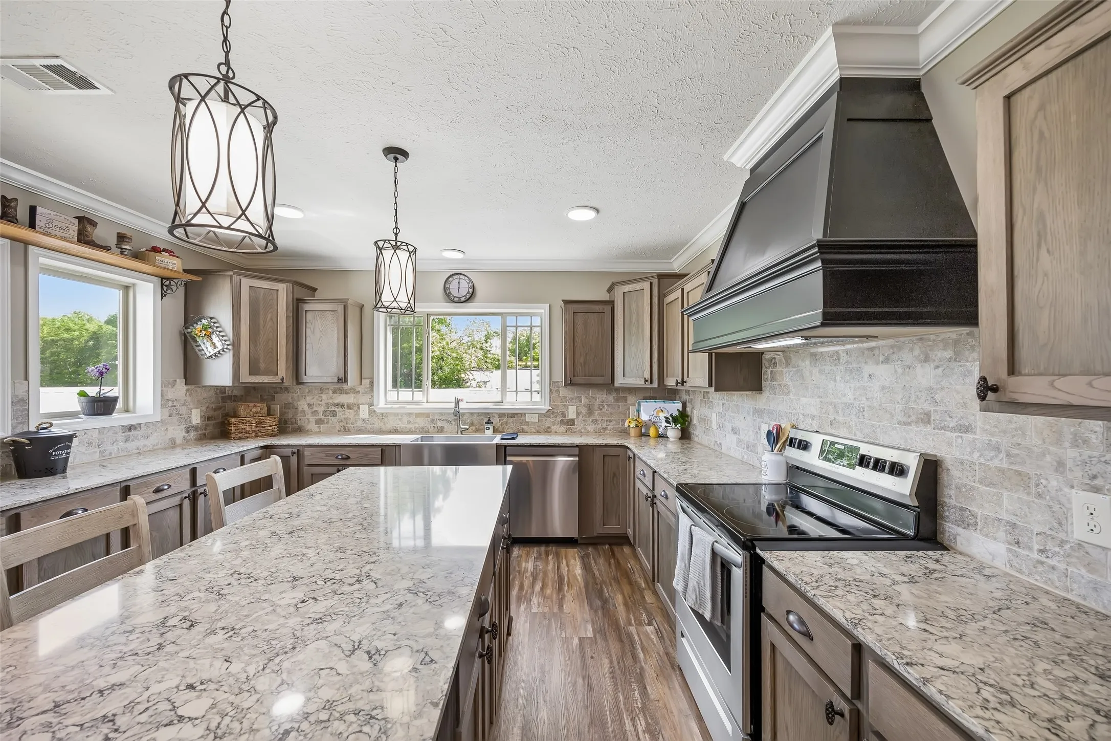 Farm For Sale in Fannin County , 579 County Road 5005, Blue Ridge, Texas 75424, 4 Bedrooms, 3 Bathrooms, Garage spaces, 2,900 Sqft, built in 2020, Preowned, Price $1,150,000, mls#21228401, Real Estate Agent in Blue Ridge, Homes For Sale in Fannin county, Homes For Sale in Blue Ridge, Realtor in Blue Ridge Texas, Real Estate Brokerage Independent Realty Texas, Luminita Cordes Realtor