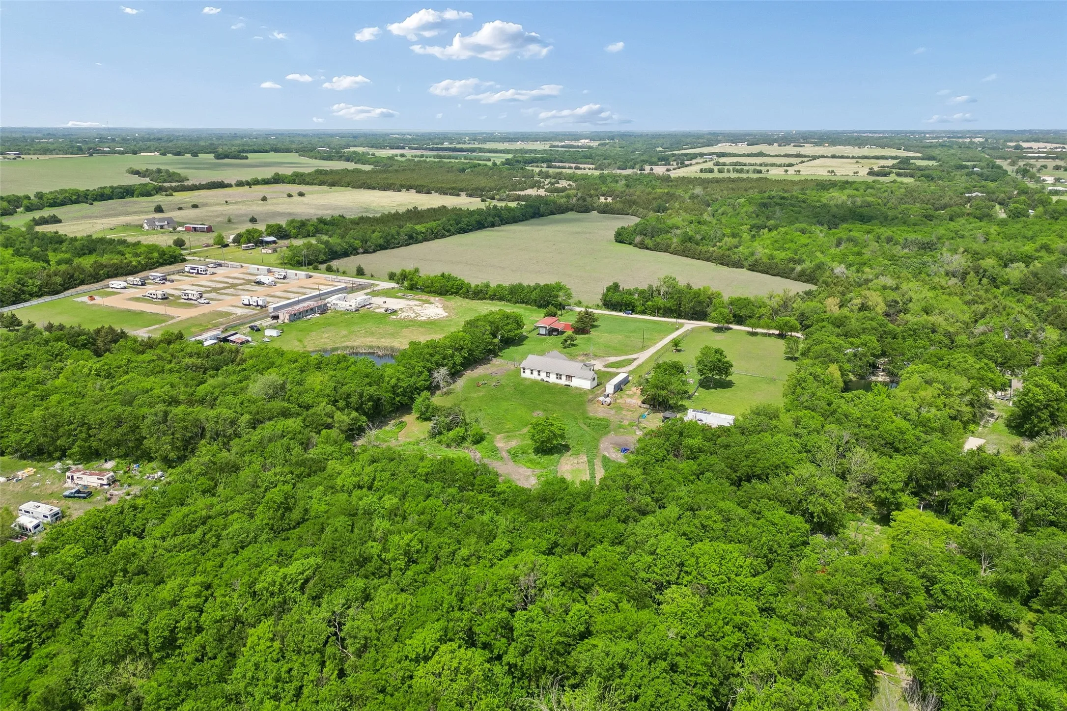 Farm For Sale in Fannin County , 579 County Road 5005, Blue Ridge, Texas 75424, 4 Bedrooms, 3 Bathrooms, Garage spaces, 2,900 Sqft, built in 2020, Preowned, Price $1,150,000, mls#21228401, Real Estate Agent in Blue Ridge, Homes For Sale in Fannin county, Homes For Sale in Blue Ridge, Realtor in Blue Ridge Texas, Real Estate Brokerage Independent Realty Texas, Luminita Cordes Realtor
