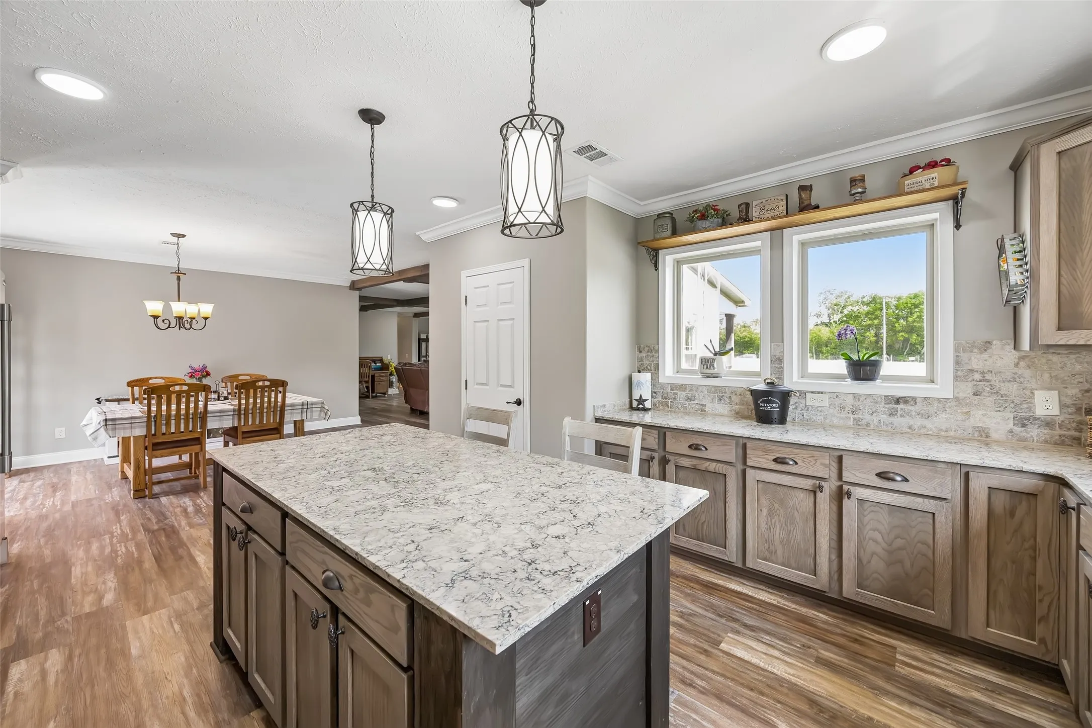 Farm For Sale in Fannin County , 579 County Road 5005, Blue Ridge, Texas 75424, 4 Bedrooms, 3 Bathrooms, Garage spaces, 2,900 Sqft, built in 2020, Preowned, Price $1,150,000, mls#21228401, Real Estate Agent in Blue Ridge, Homes For Sale in Fannin county, Homes For Sale in Blue Ridge, Realtor in Blue Ridge Texas, Real Estate Brokerage Independent Realty Texas, Luminita Cordes Realtor
