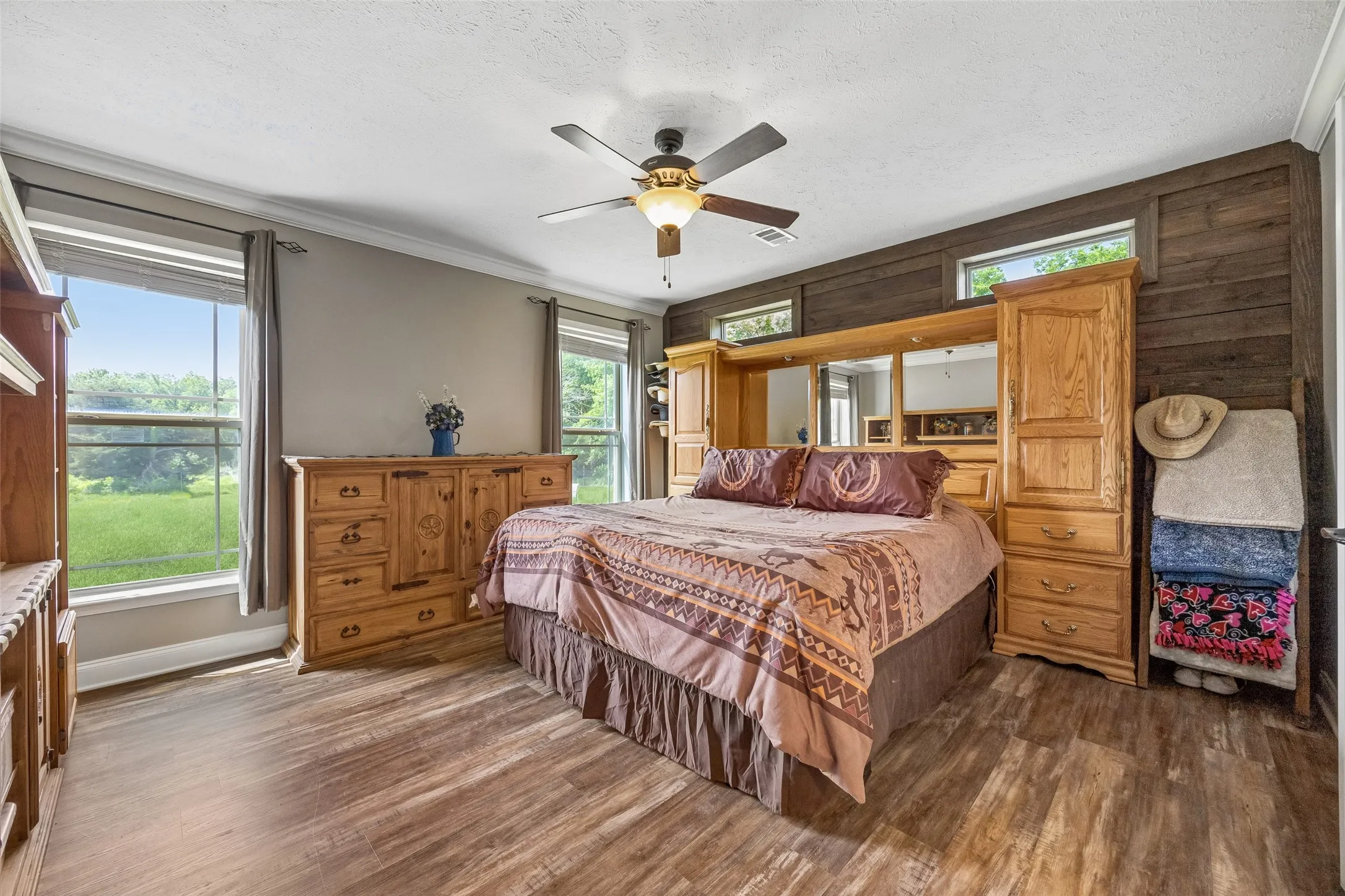 Farm For Sale in Fannin County , 579 County Road 5005, Blue Ridge, Texas 75424, 4 Bedrooms, 3 Bathrooms, Garage spaces, 2,900 Sqft, built in 2020, Preowned, Price $1,150,000, mls#21228401, Real Estate Agent in Blue Ridge, Homes For Sale in Fannin county, Homes For Sale in Blue Ridge, Realtor in Blue Ridge Texas, Real Estate Brokerage Independent Realty Texas, Luminita Cordes Realtor