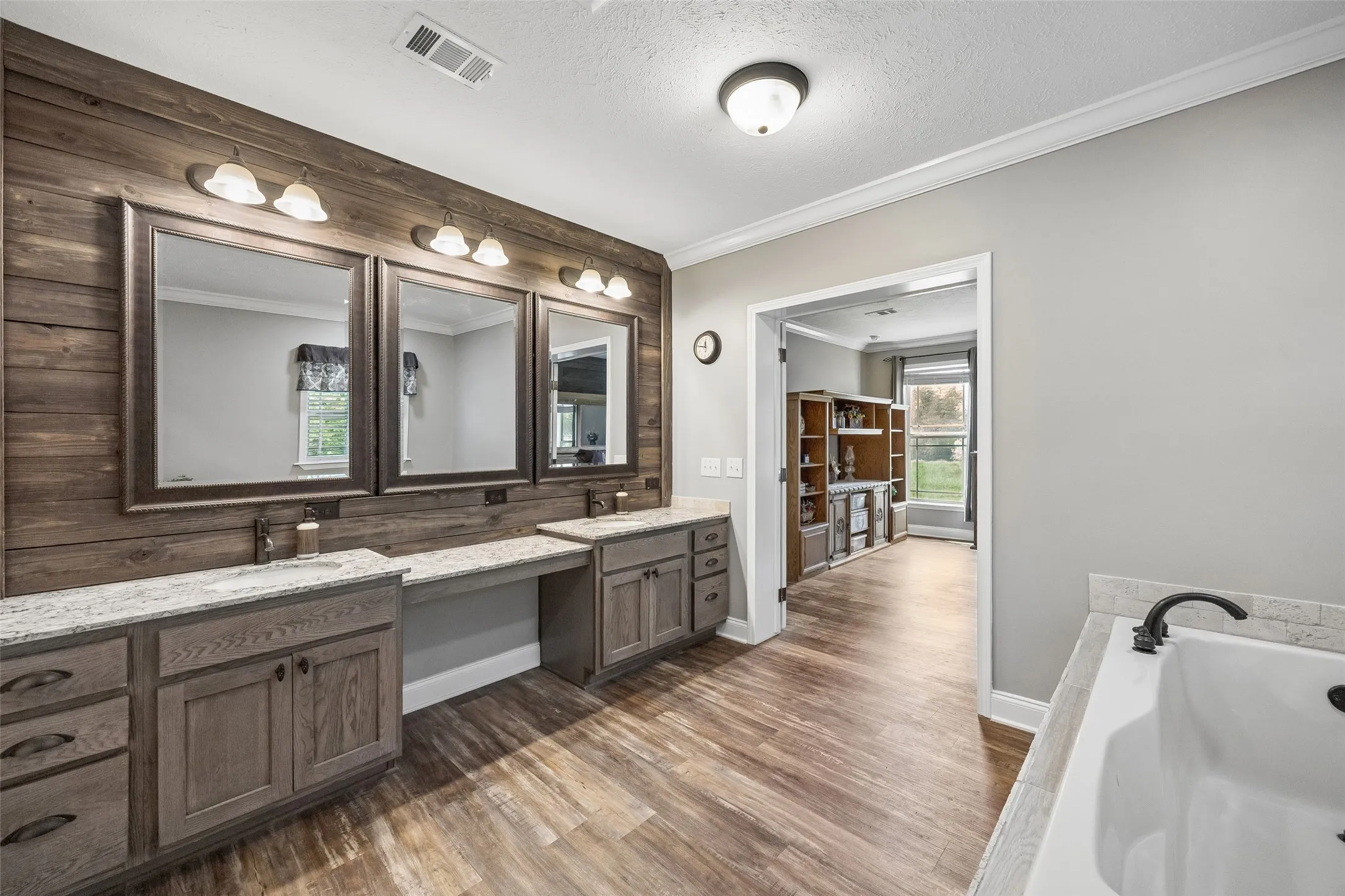 Farm For Sale in Fannin County , 579 County Road 5005, Blue Ridge, Texas 75424, 4 Bedrooms, 3 Bathrooms, Garage spaces, 2,900 Sqft, built in 2020, Preowned, Price $1,150,000, mls#21228401, Real Estate Agent in Blue Ridge, Homes For Sale in Fannin county, Homes For Sale in Blue Ridge, Realtor in Blue Ridge Texas, Real Estate Brokerage Independent Realty Texas, Luminita Cordes Realtor