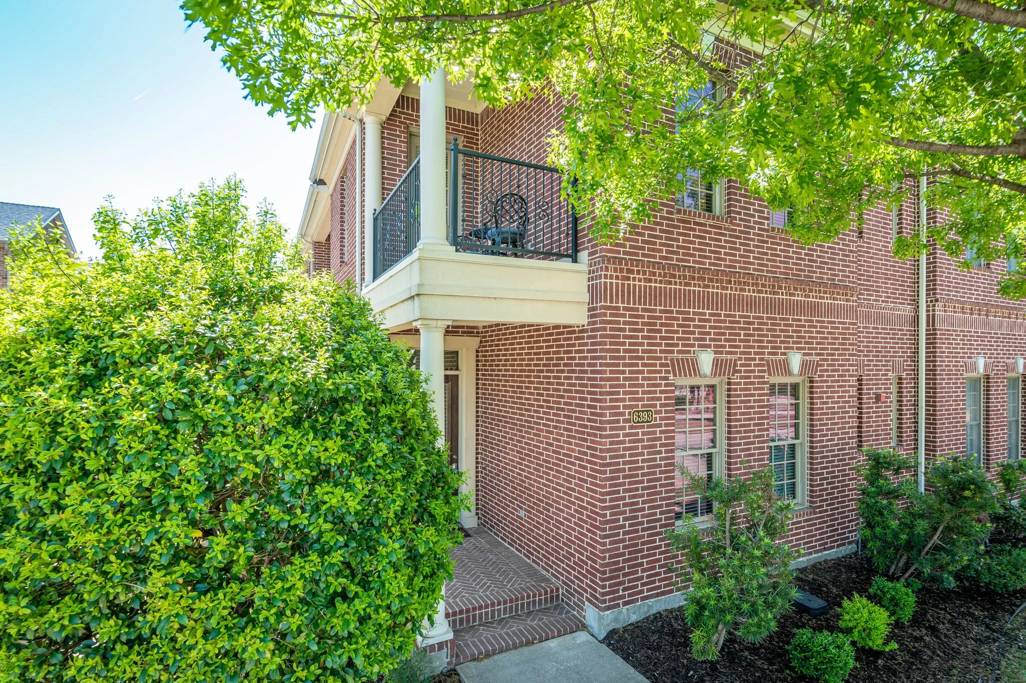 Townhouse For Sale in Collin County , 6393 Burnham Street, Frisco, Texas 75034, 4 Bedroom, 3 Bathroom, 2 Garage spaces, 3,280 Sqft, built in 2004, Preowned, mls#21227693, Real Estate Agent in Frisco, Homes For Sale in Collin county, Homes For Sale in Frisco, Realtor in Frisco Texas, Real Estate Brokerage Independent Realty Texas, Luminita Cordes Realtor