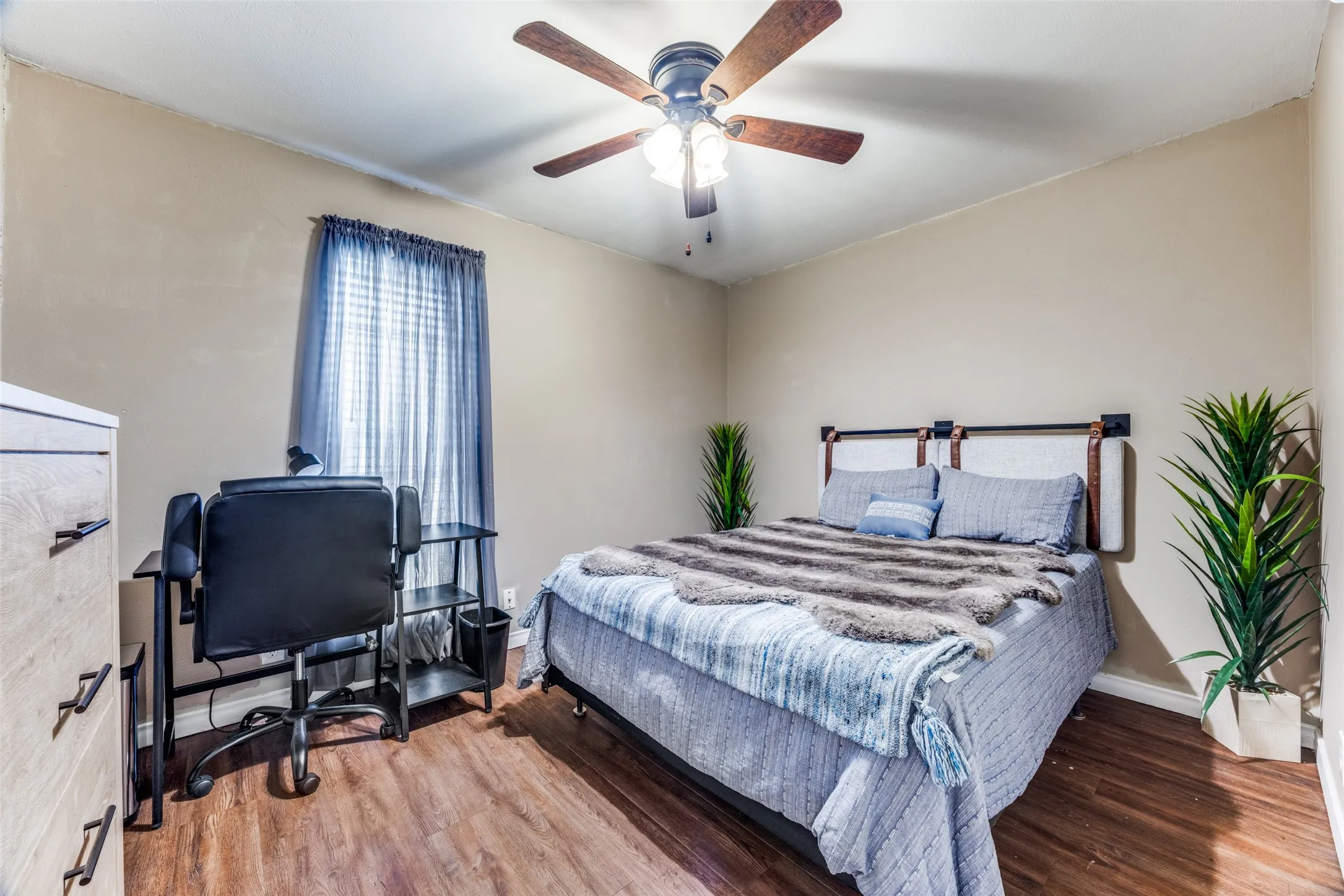 Single Family Residence For Sale in Grayson County , 2705 N Woods Street, Sherman, Texas 75092, 3 Bedroom, 2 Bathroom, 2 Garage spaces, 1,584 Sqft, built in 1973, Preowned, mls#21226669, Real Estate Agent in Sherman, Homes For Sale in Grayson county, Homes For Sale in Sherman, Realtor in Sherman Texas, Real Estate Brokerage Independent Realty Texas, Luminita Cordes Realtor