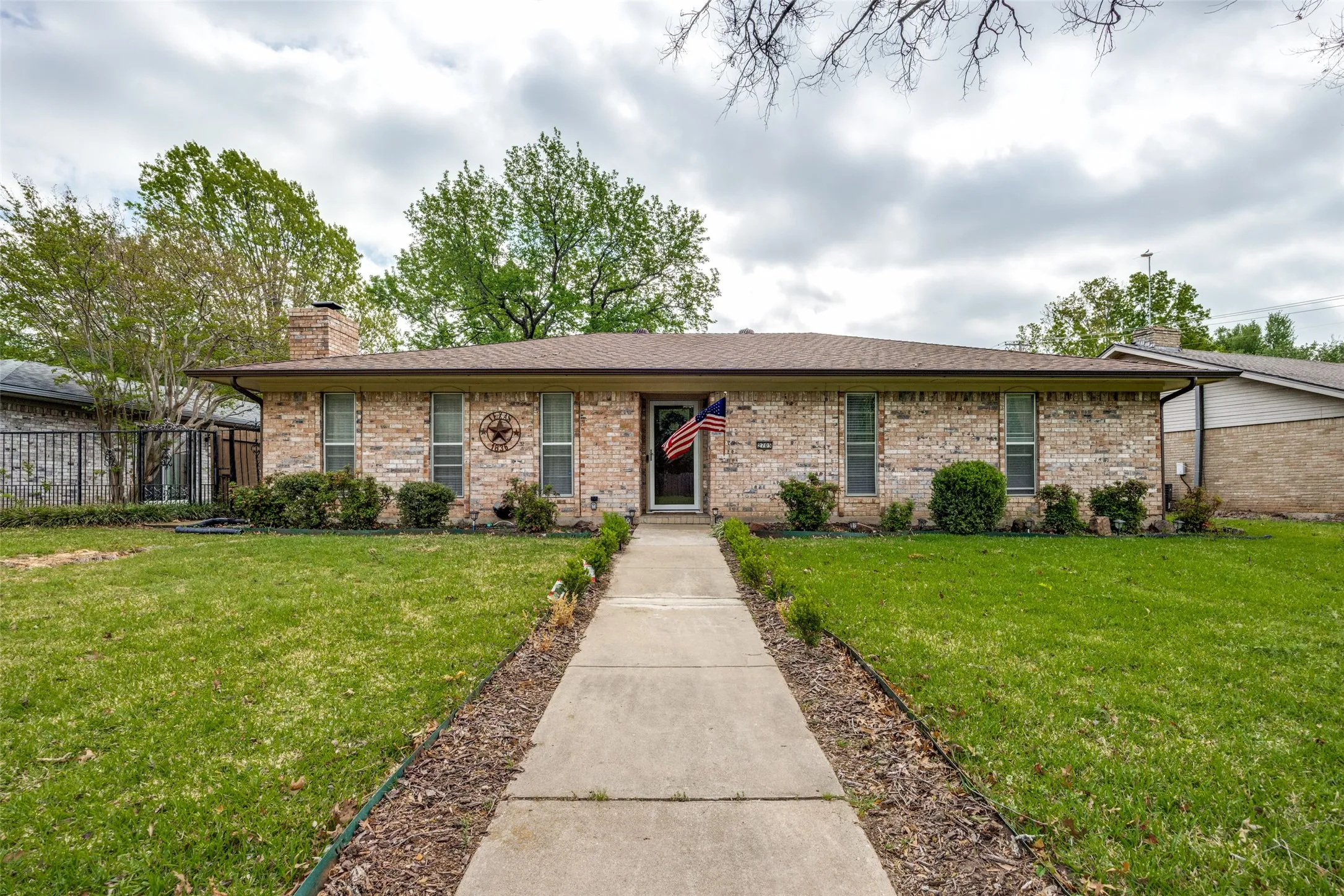 Single Family Residence For Sale in Grayson County , 2705 N Woods Street, Sherman, Texas 75092, 3 Bedroom, 2 Bathroom, 2 Garage spaces, 1,584 Sqft, built in 1973, Preowned, mls#21226669, Real Estate Agent in Sherman, Homes For Sale in Grayson county, Homes For Sale in Sherman, Realtor in Sherman Texas, Real Estate Brokerage Independent Realty Texas, Luminita Cordes Realtor