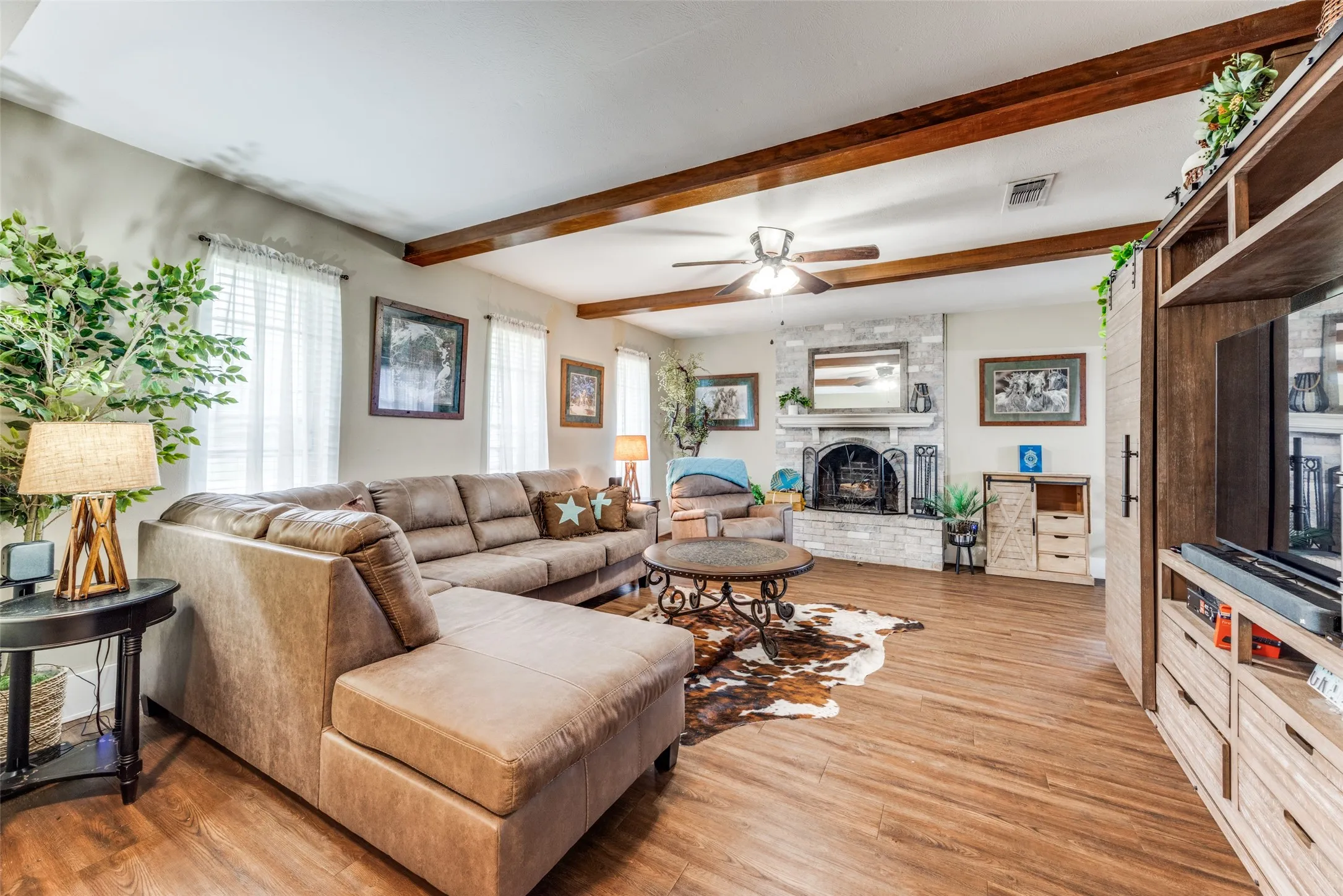 Single Family Residence For Sale in Grayson County , 2705 N Woods Street, Sherman, Texas 75092, 3 Bedroom, 2 Bathroom, 2 Garage spaces, 1,584 Sqft, built in 1973, Preowned, mls#21226669, Real Estate Agent in Sherman, Homes For Sale in Grayson county, Homes For Sale in Sherman, Realtor in Sherman Texas, Real Estate Brokerage Independent Realty Texas, Luminita Cordes Realtor